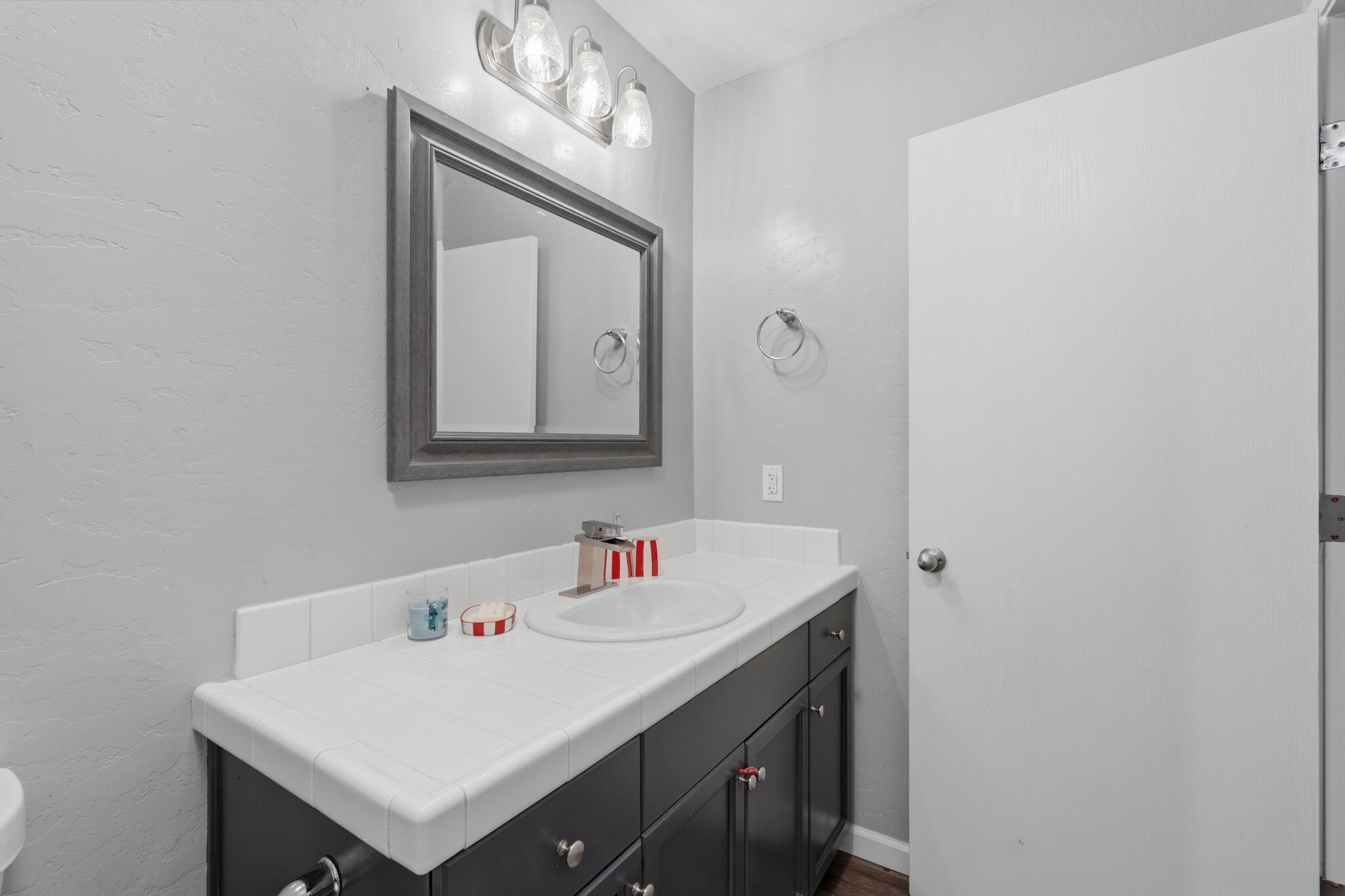 1835 W Santa Cruz Dr, Tulare, CA 93274