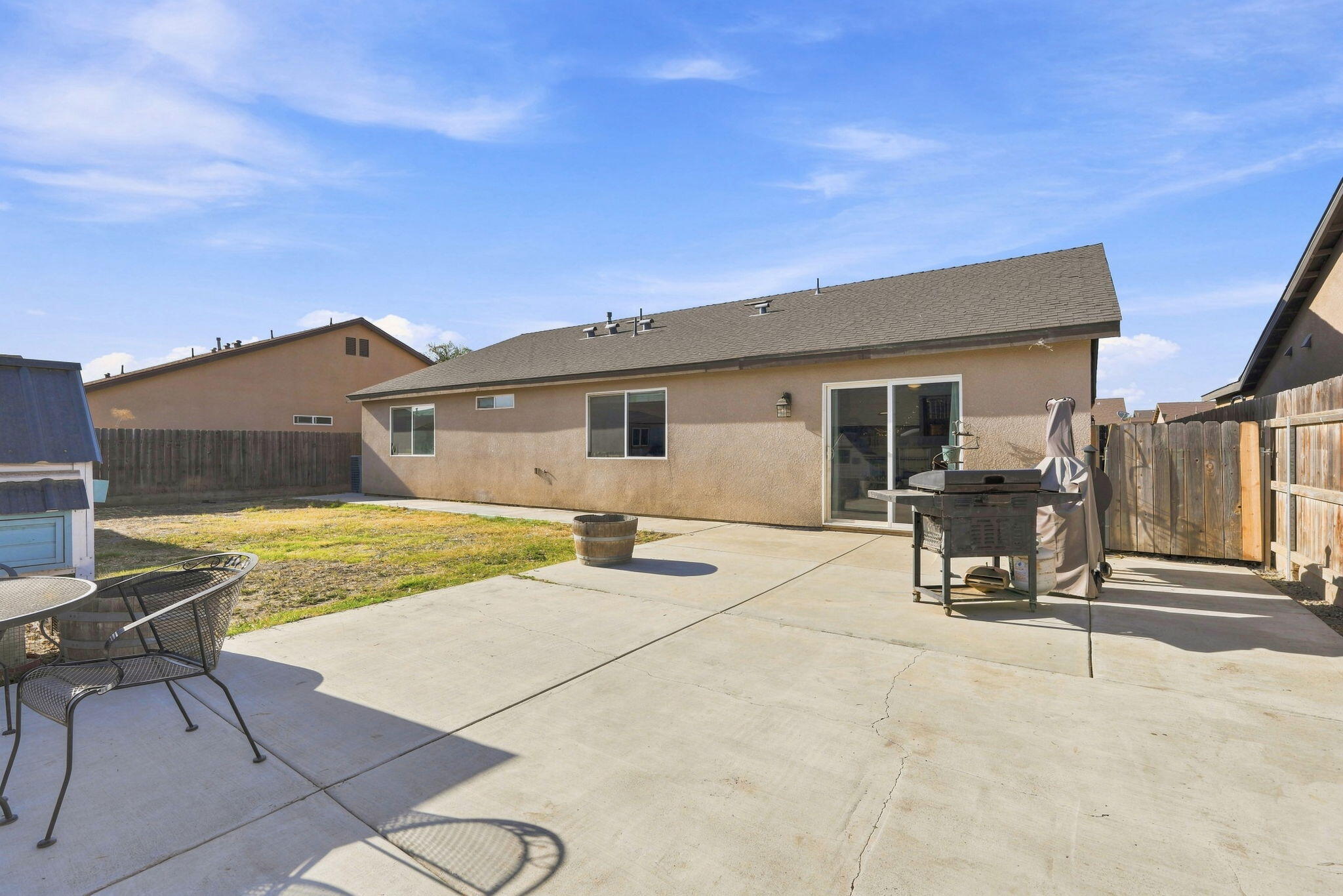 1835 W Santa Cruz Dr, Tulare, CA 93274