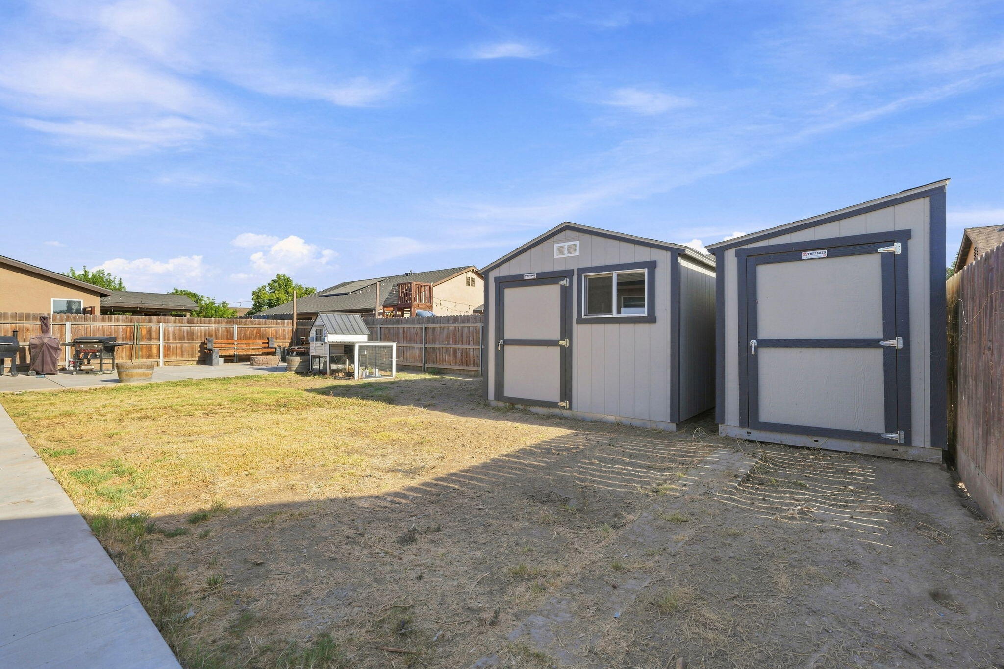 1835 W Santa Cruz Dr, Tulare, CA 93274