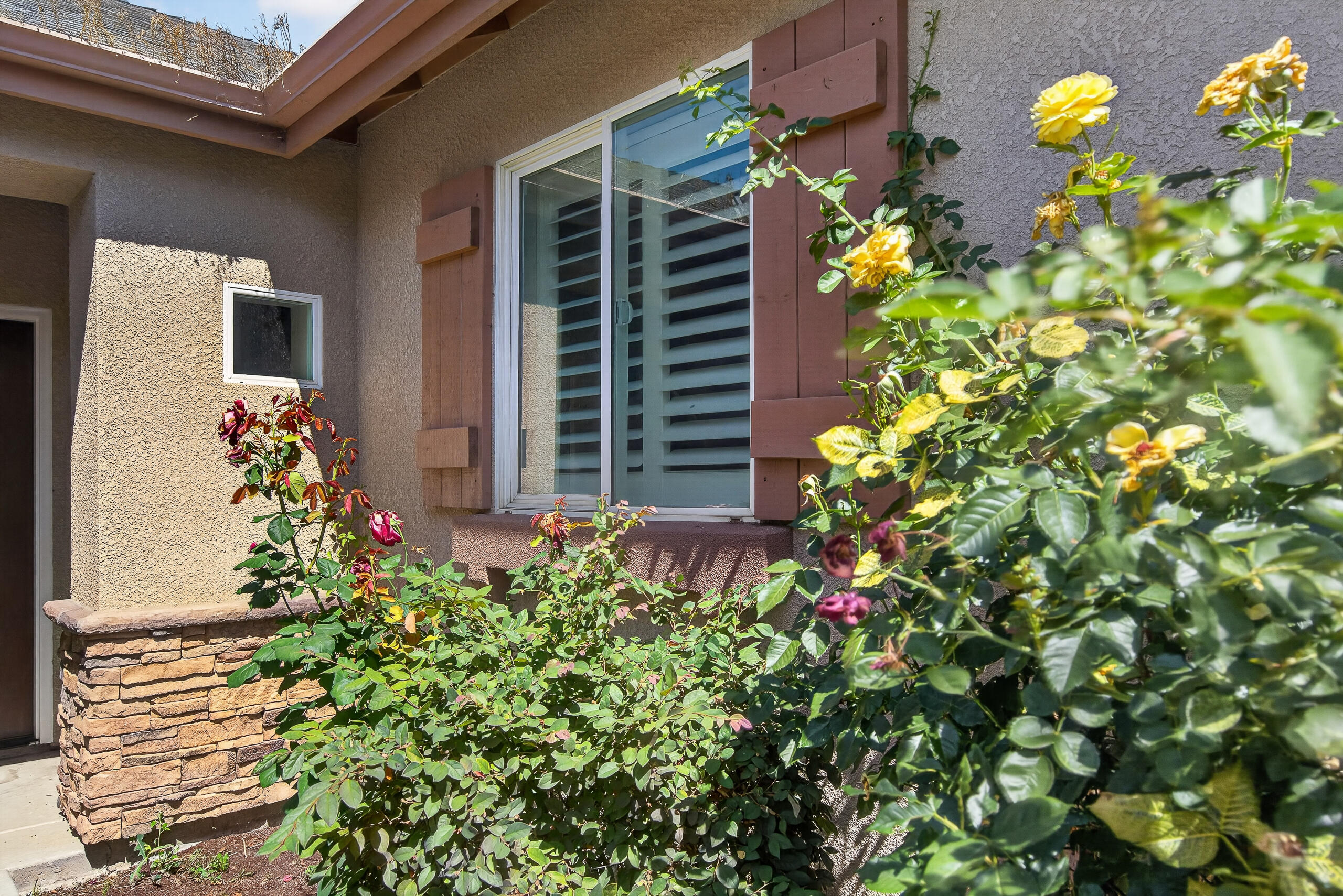 2113 S Columbus Ct, Visalia, CA 93277