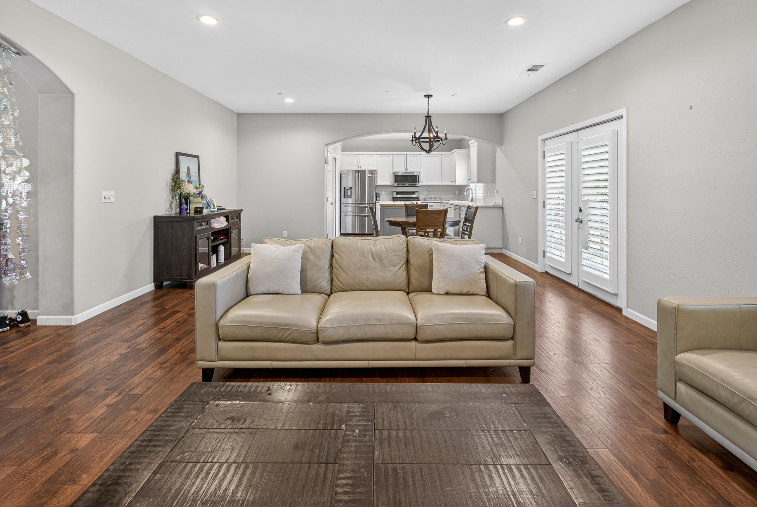 2113 S Columbus Ct, Visalia, CA 93277
