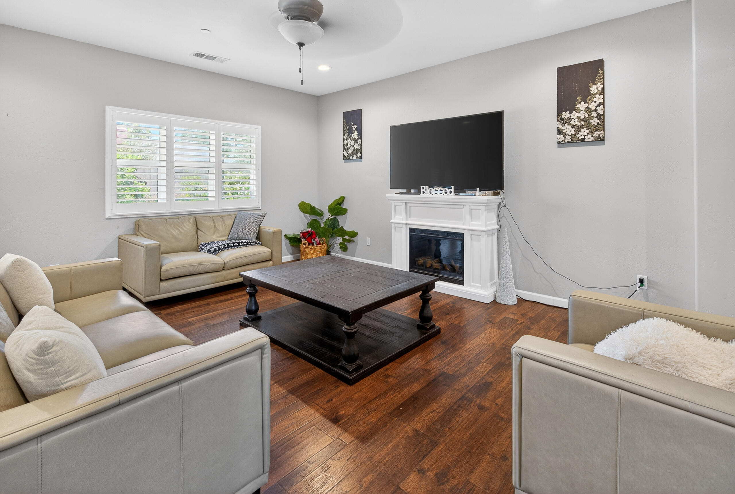2113 S Columbus Ct, Visalia, CA 93277