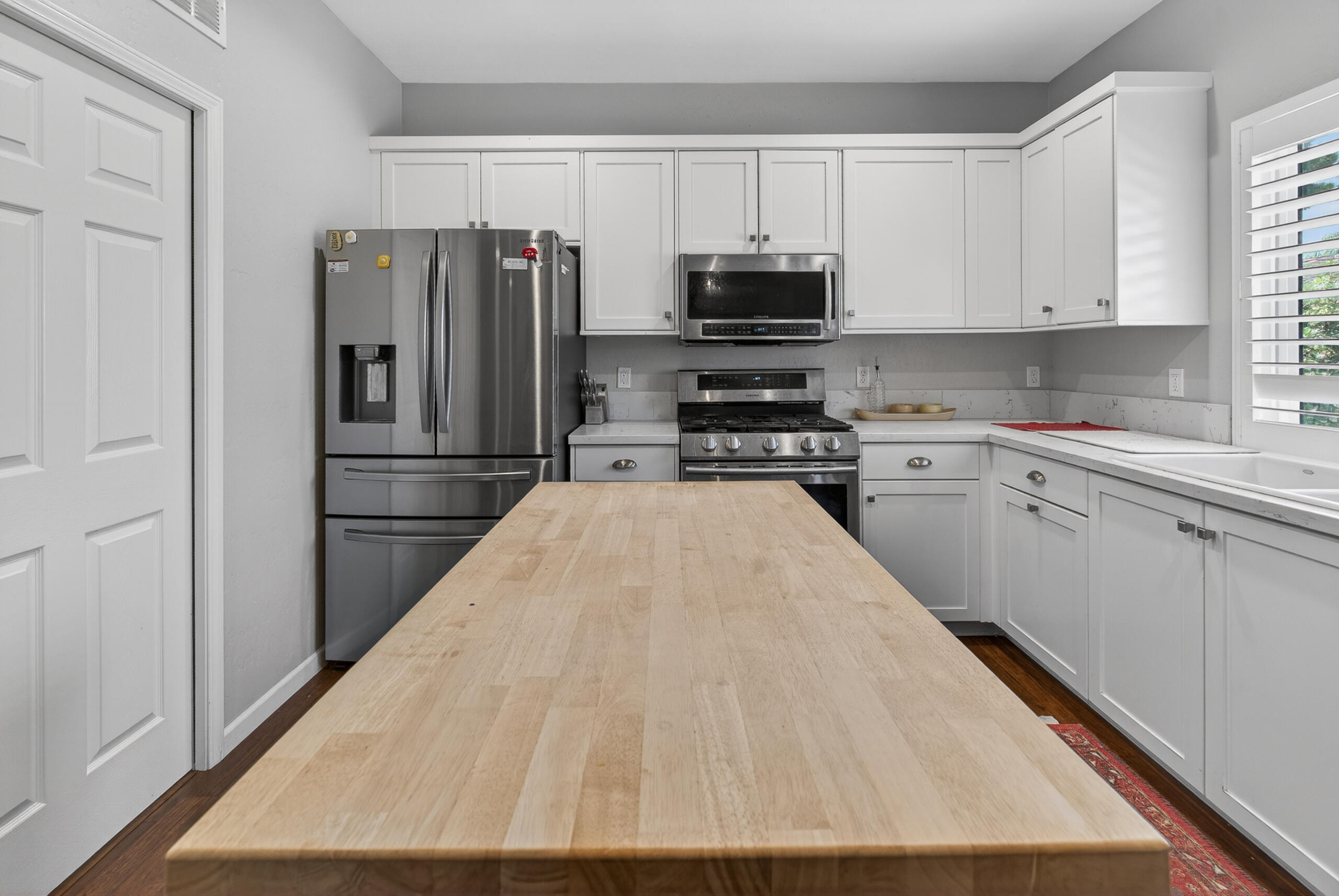 2113 S Columbus Ct, Visalia, CA 93277