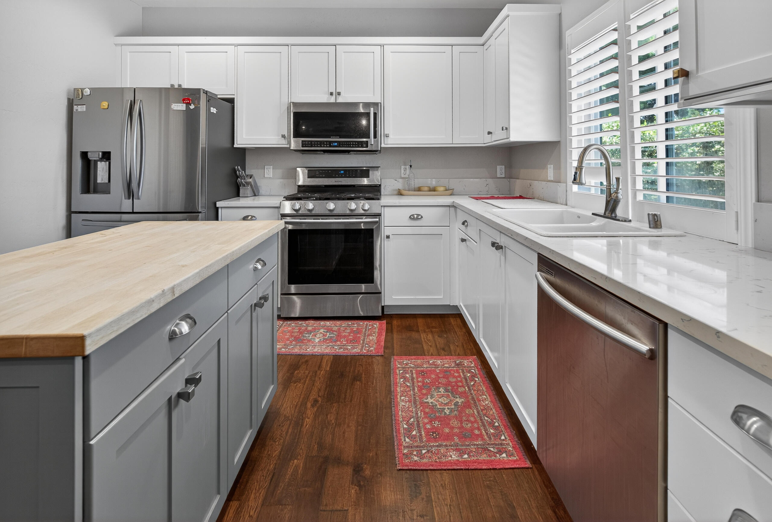 2113 S Columbus Ct, Visalia, CA 93277
