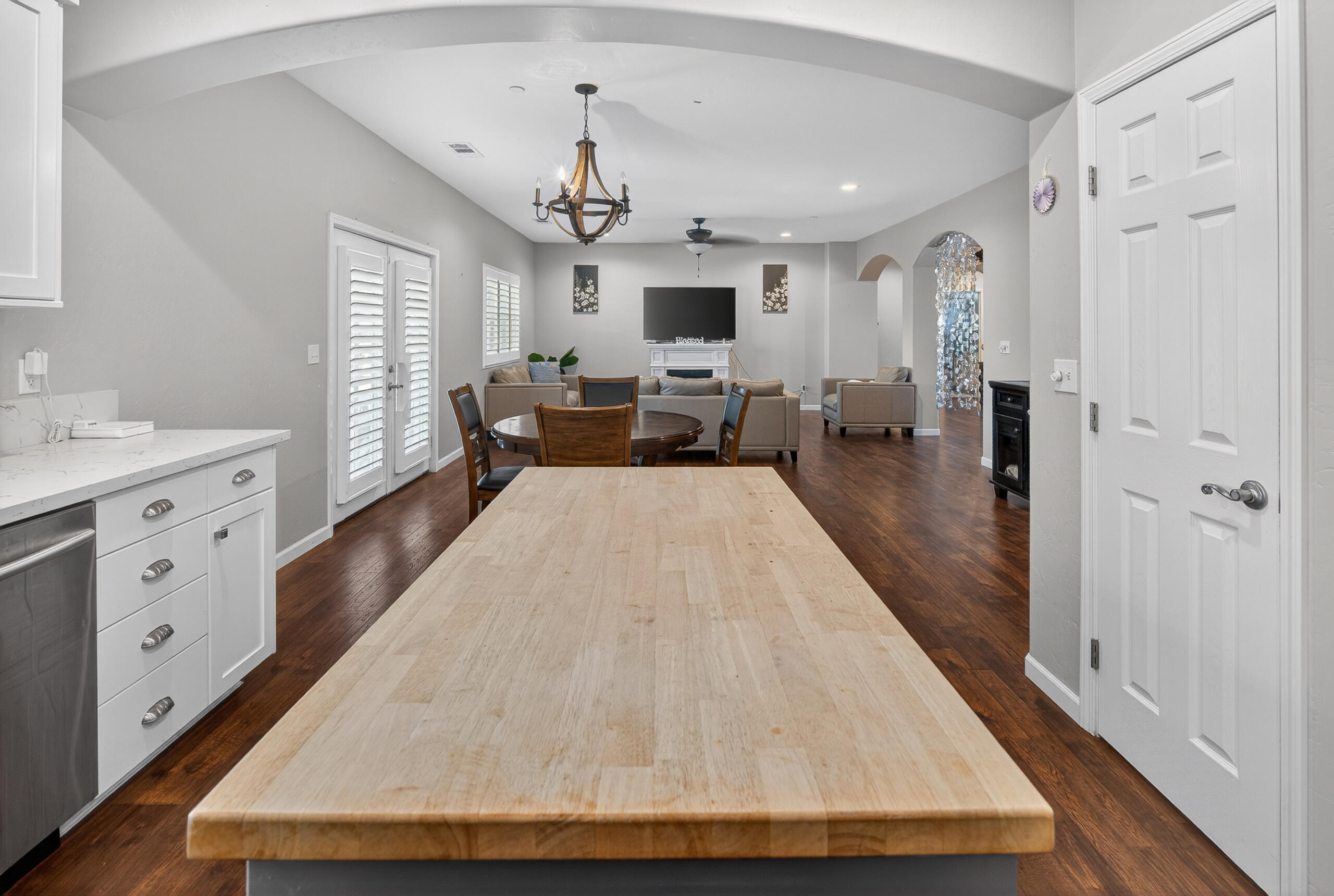 2113 S Columbus Ct, Visalia, CA 93277