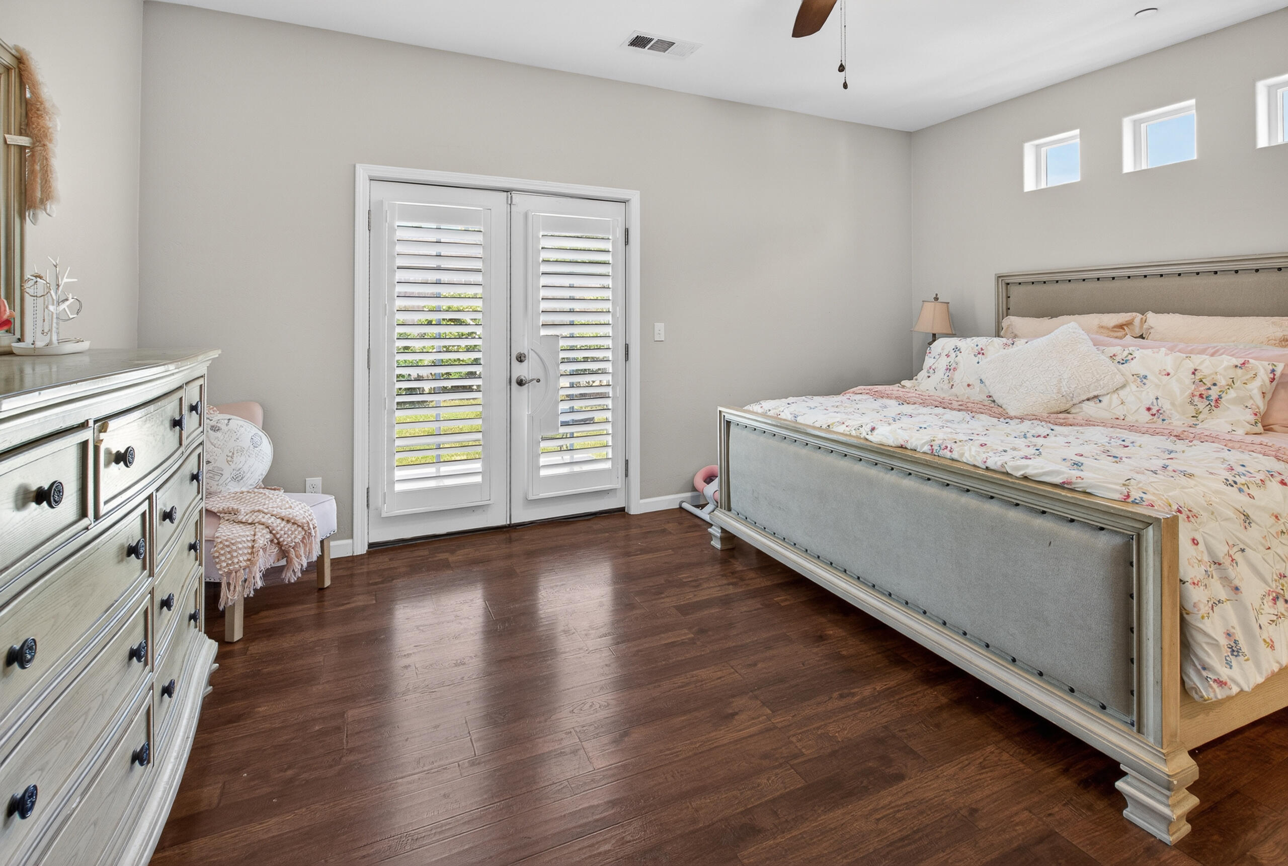 2113 S Columbus Ct, Visalia, CA 93277