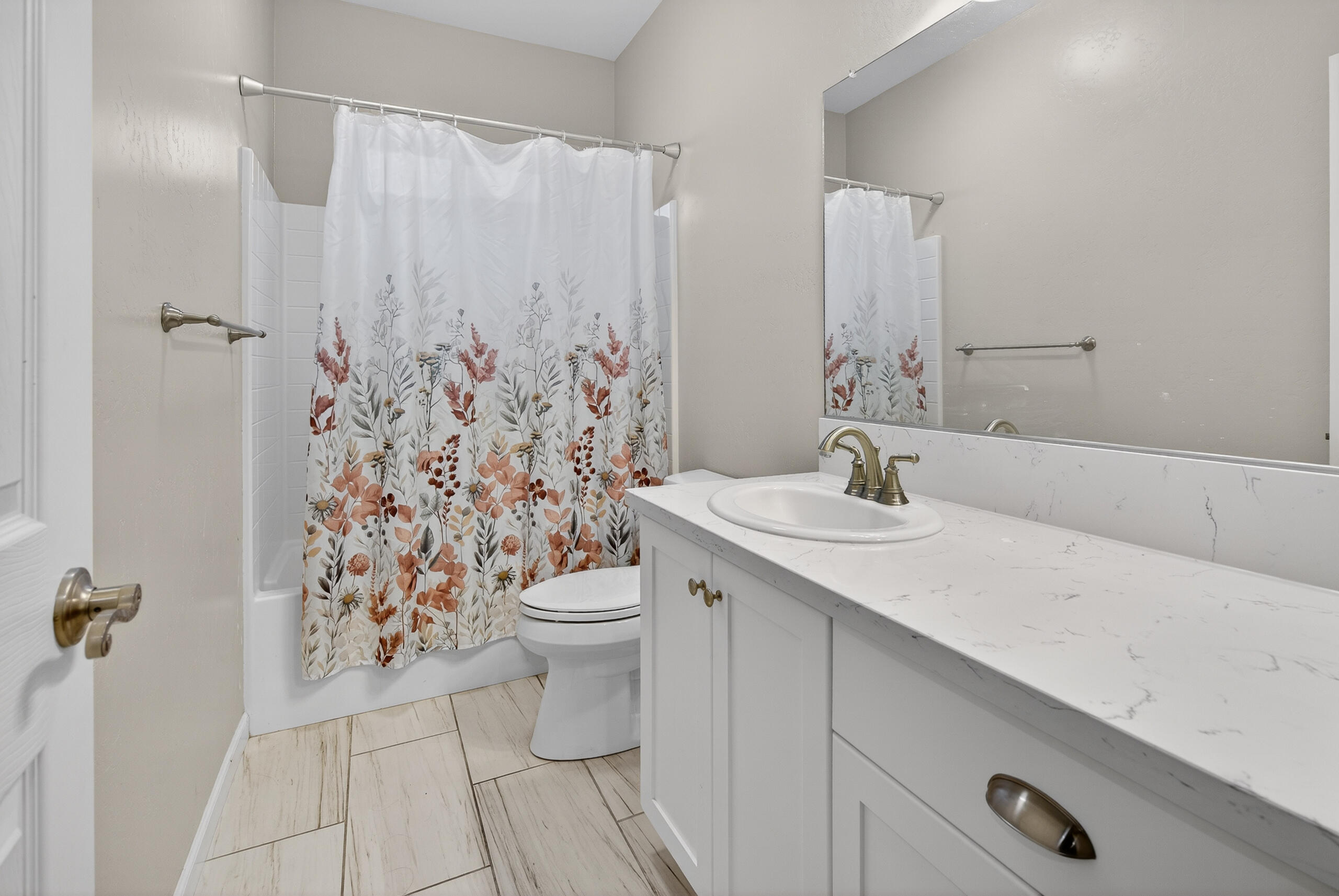 2113 S Columbus Ct, Visalia, CA 93277