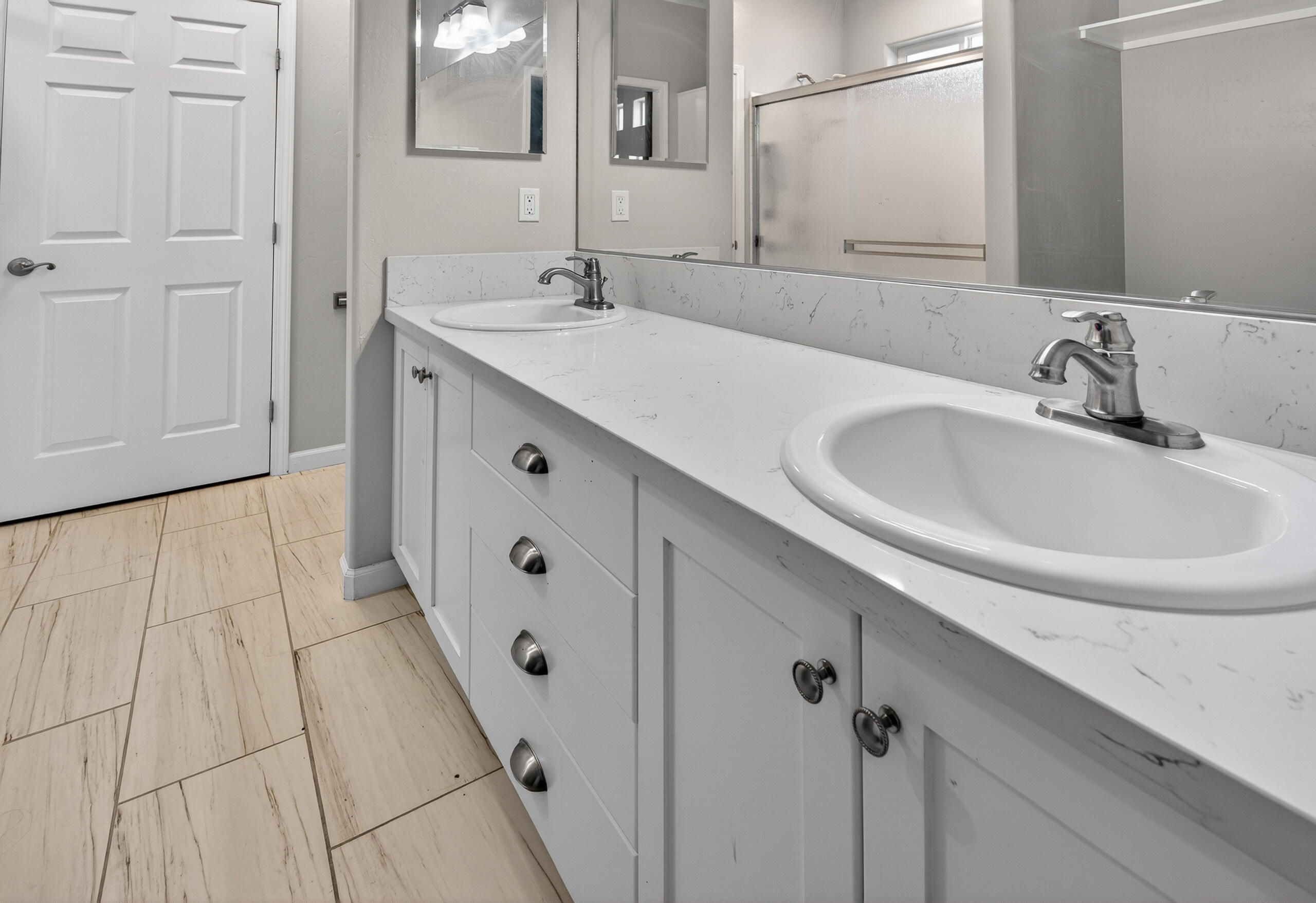 2113 S Columbus Ct, Visalia, CA 93277