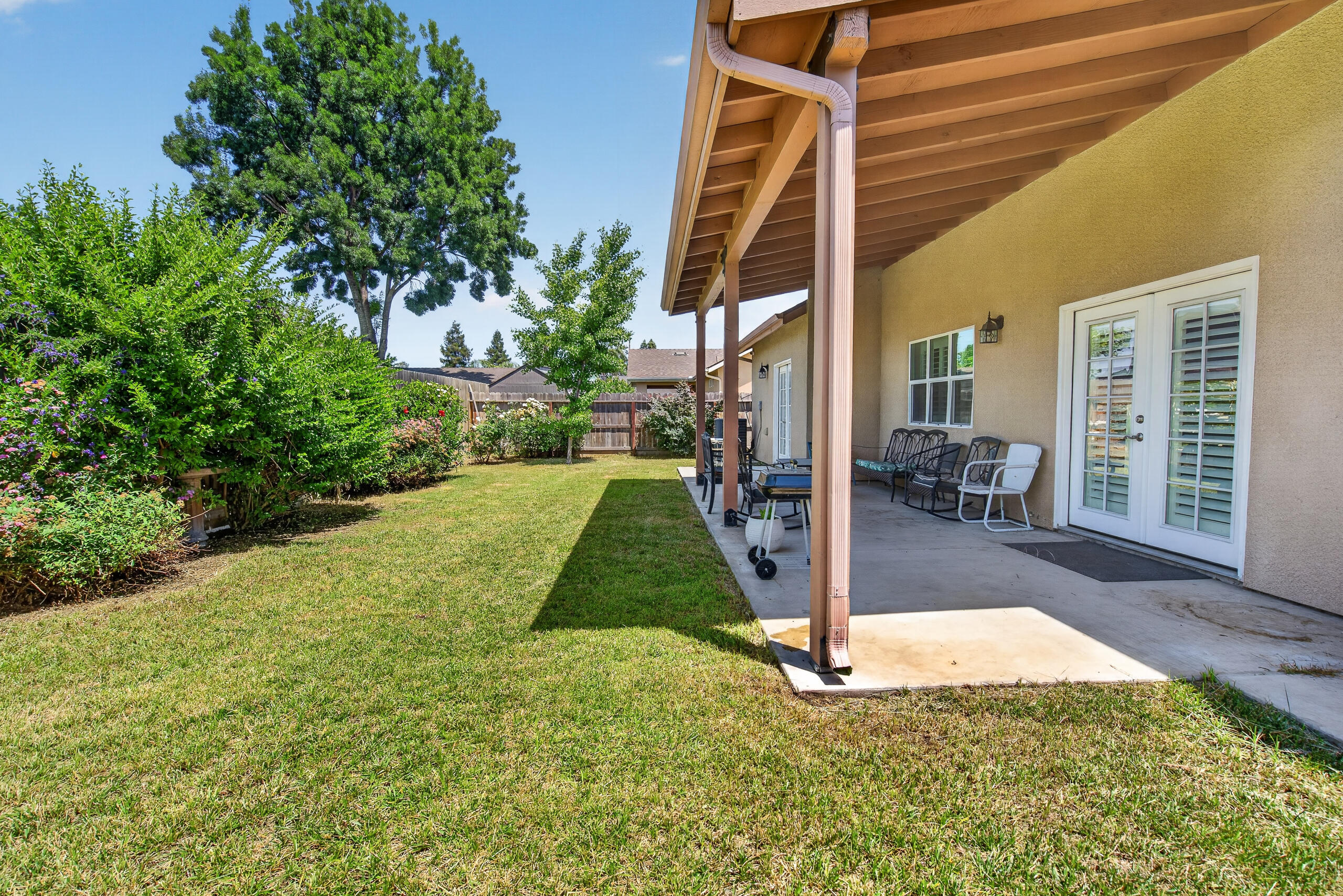 2113 S Columbus Ct, Visalia, CA 93277