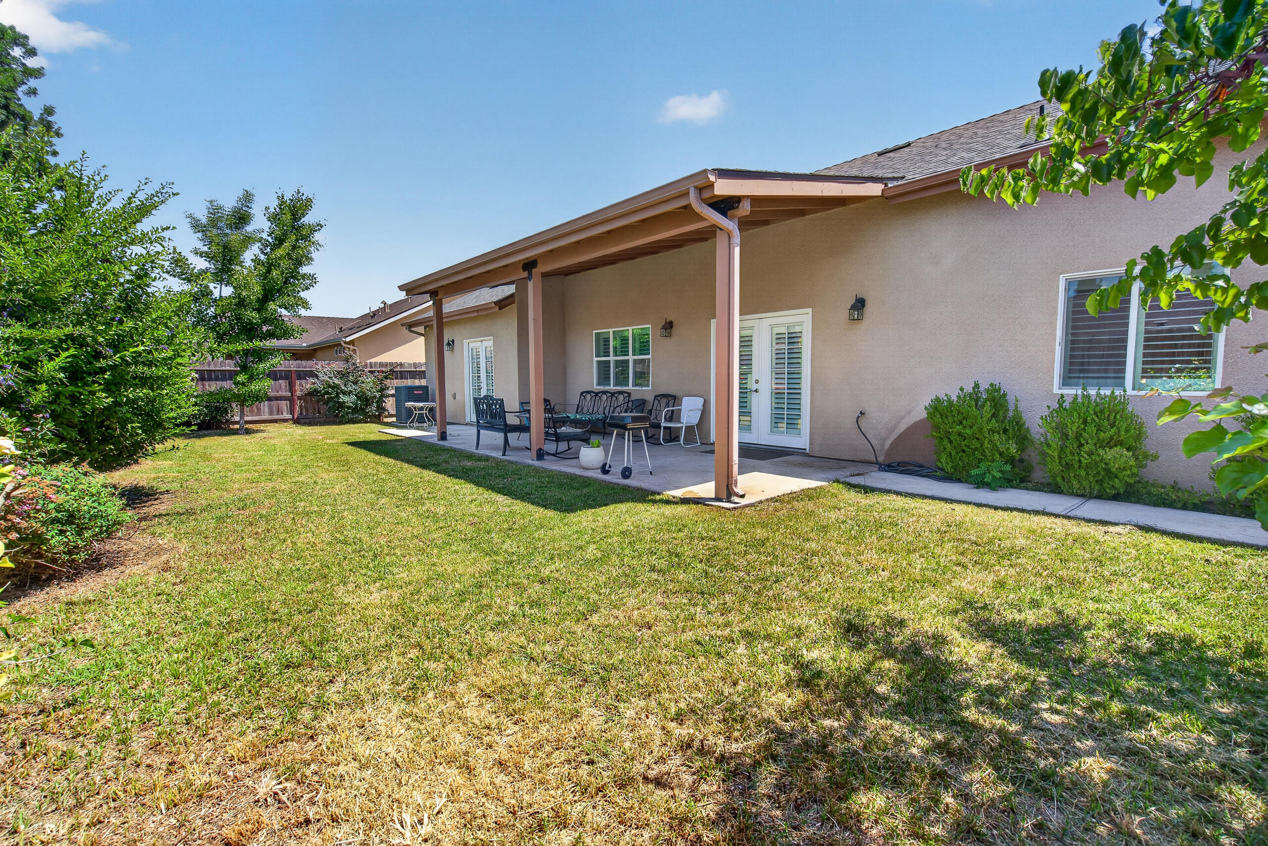 2113 S Columbus Ct, Visalia, CA 93277