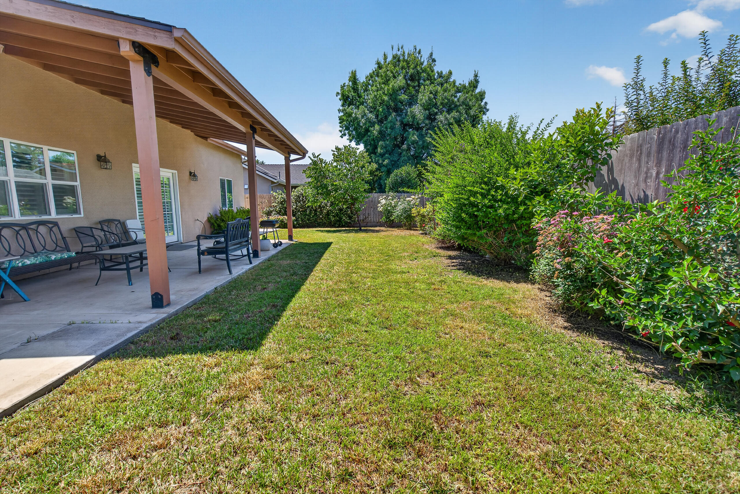 2113 S Columbus Ct, Visalia, CA 93277