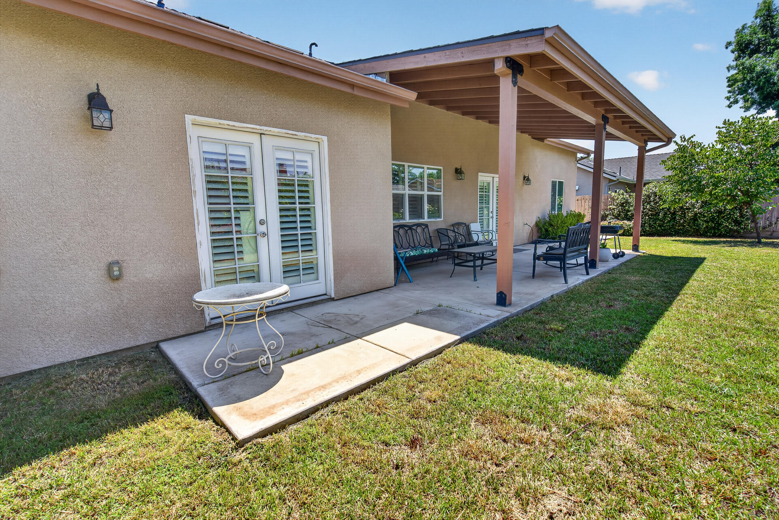 2113 S Columbus Ct, Visalia, CA 93277