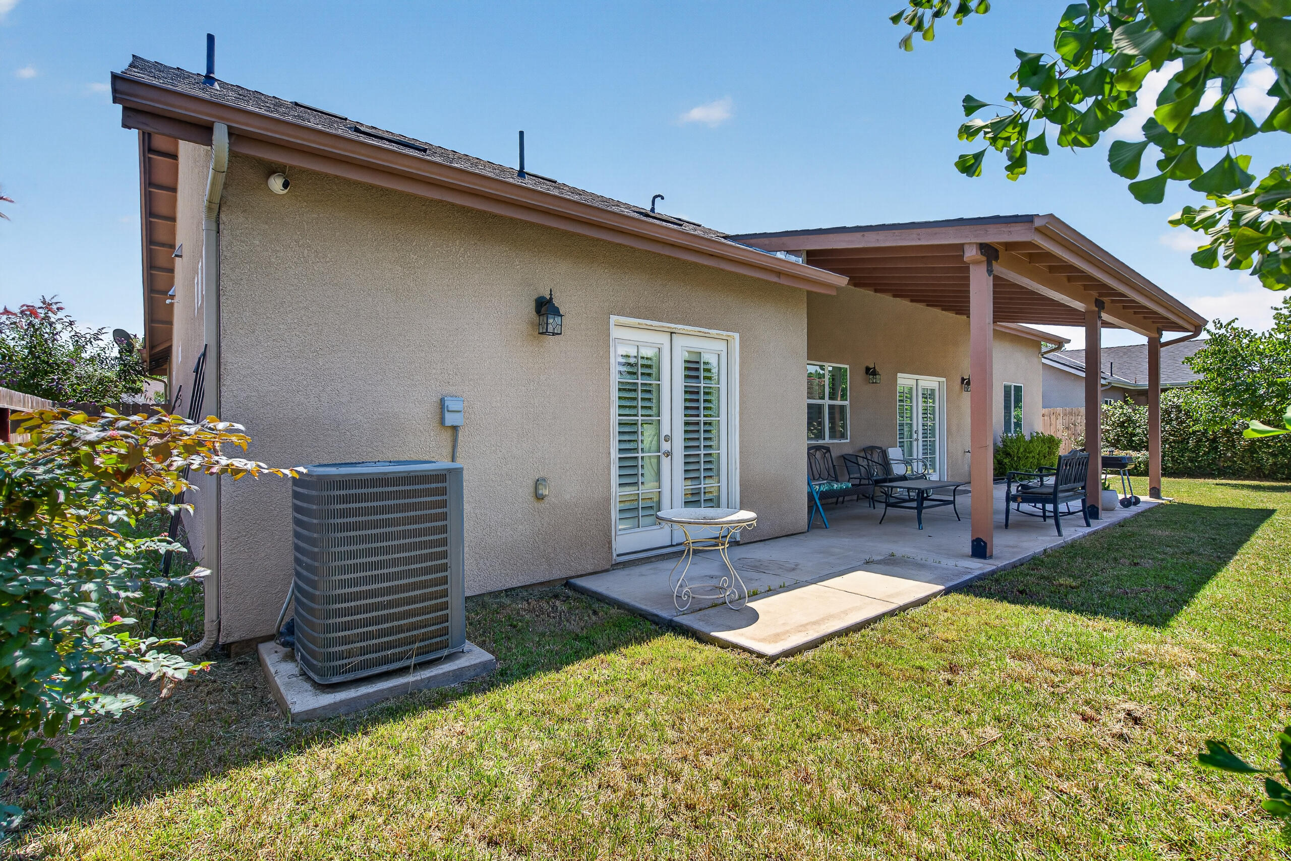 2113 S Columbus Ct, Visalia, CA 93277