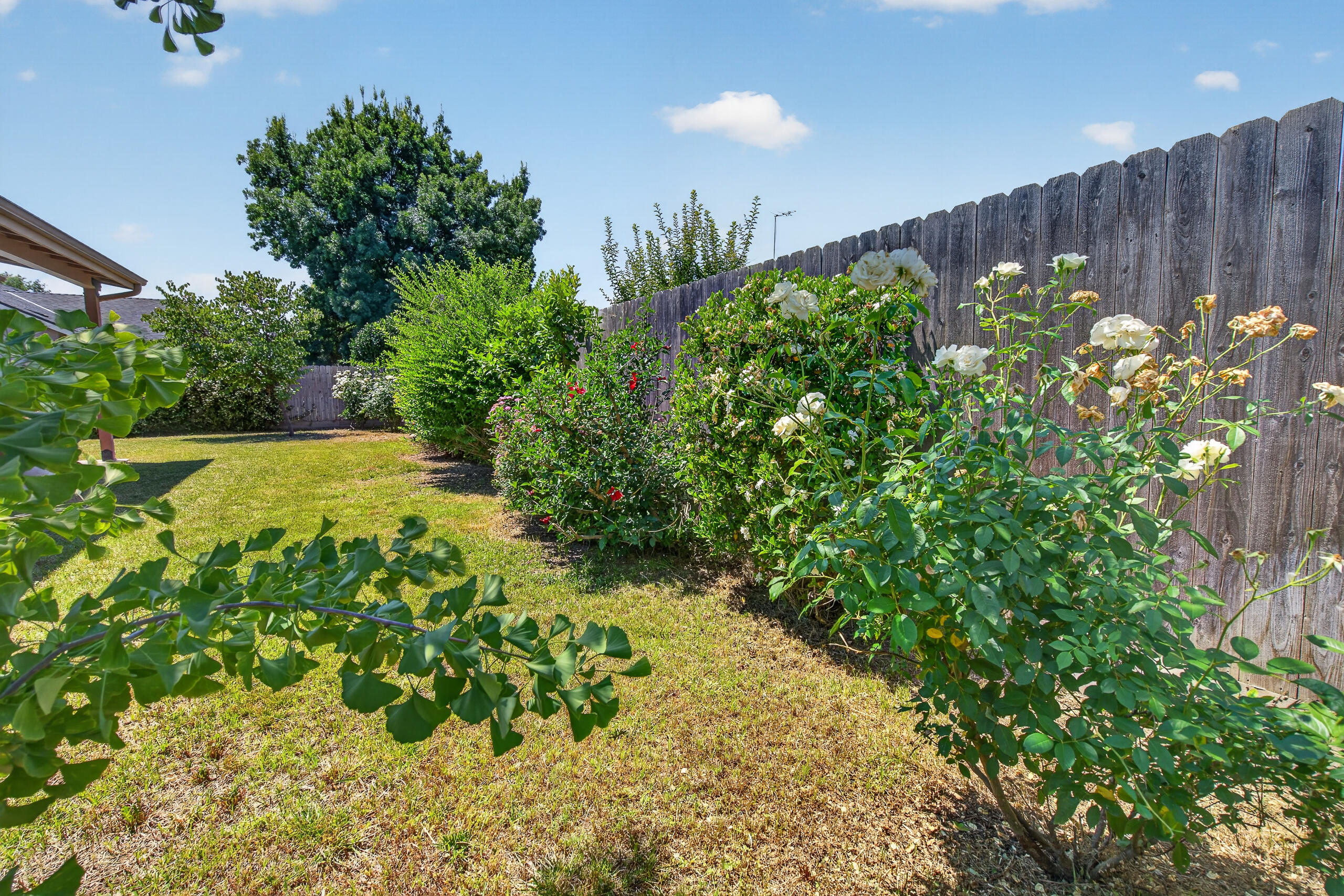 2113 S Columbus Ct, Visalia, CA 93277
