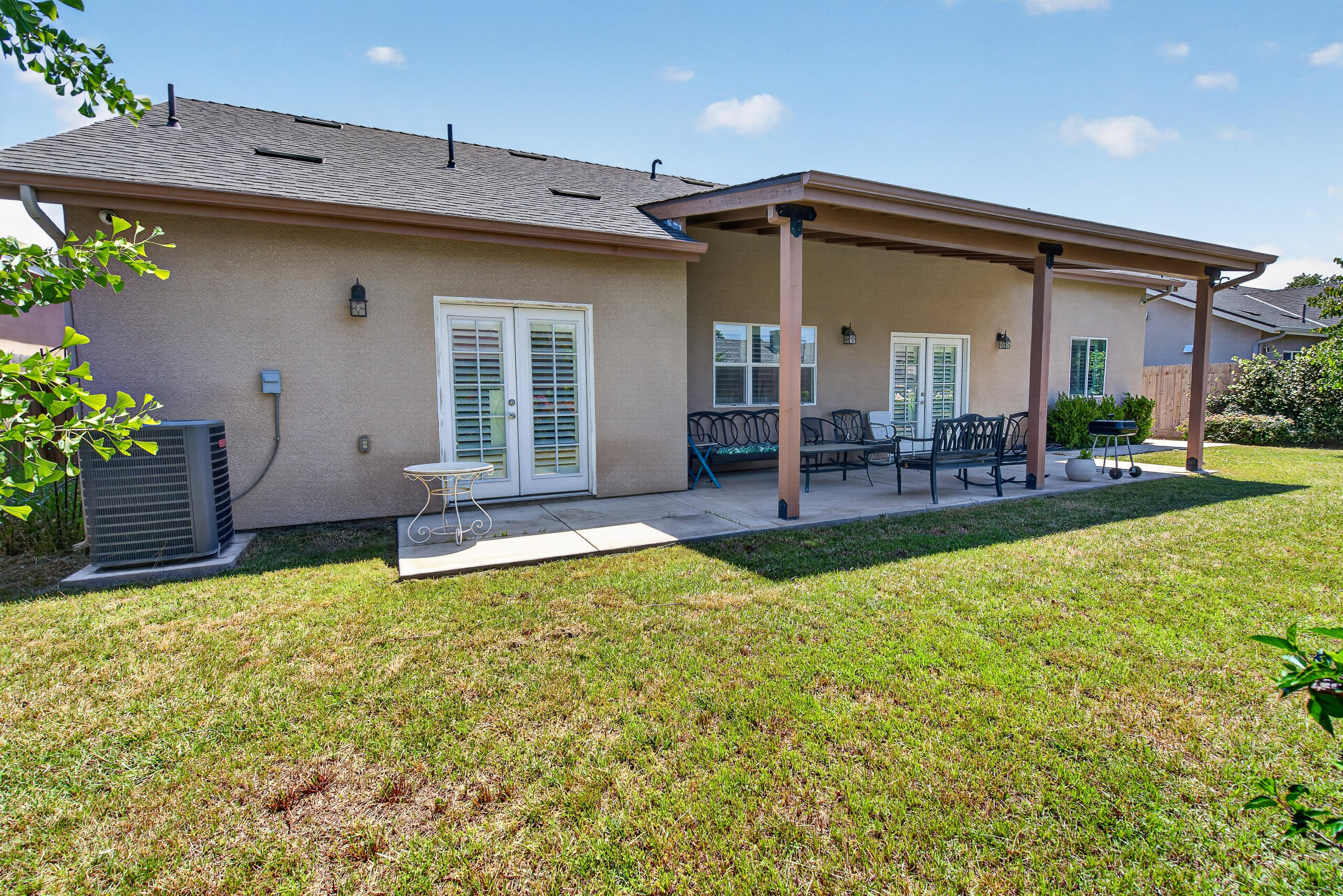 2113 S Columbus Ct, Visalia, CA 93277