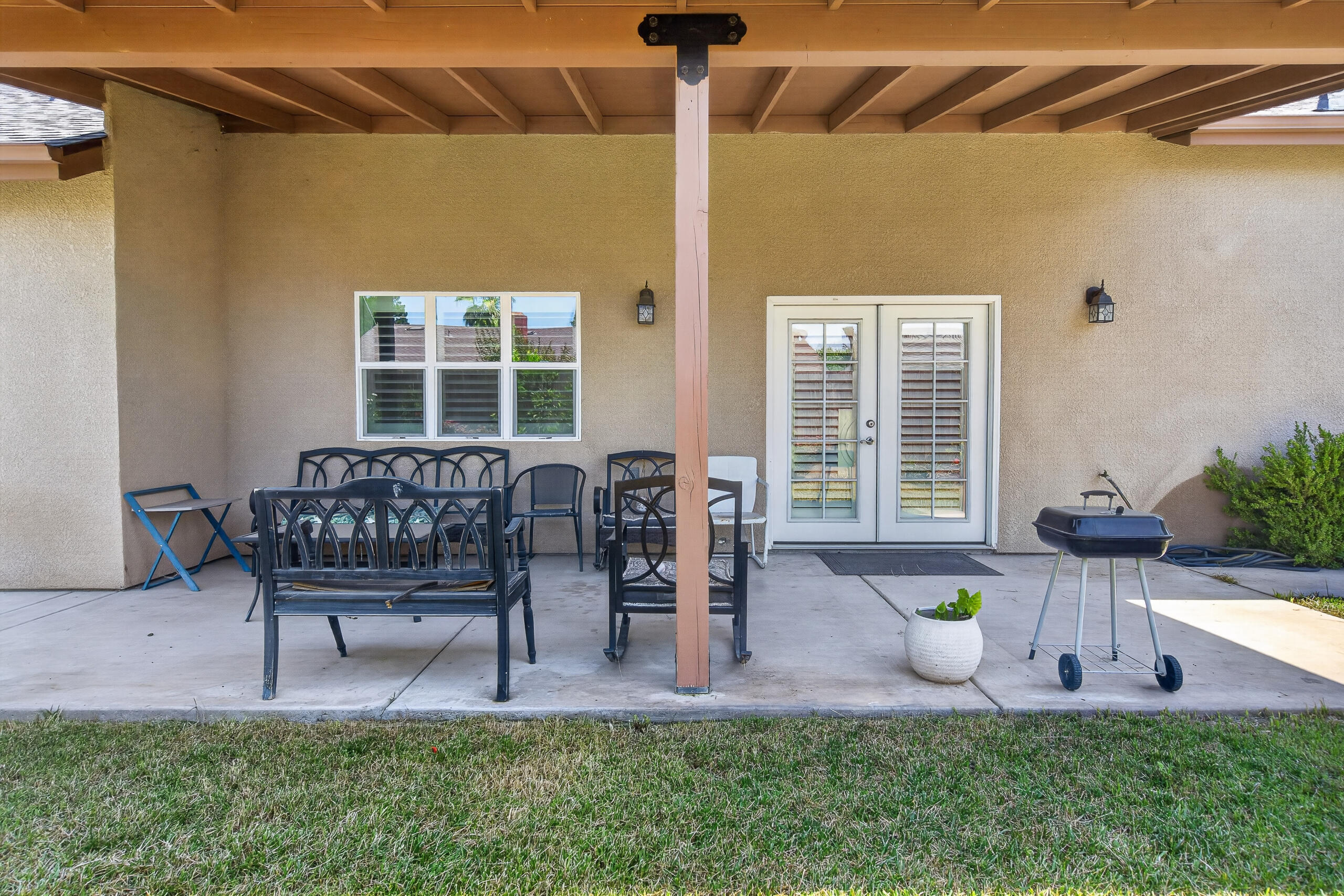 2113 S Columbus Ct, Visalia, CA 93277