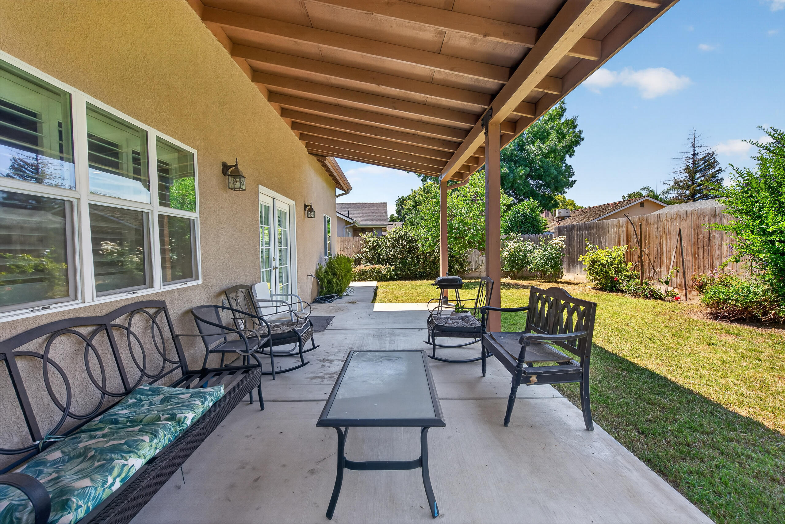 2113 S Columbus Ct, Visalia, CA 93277