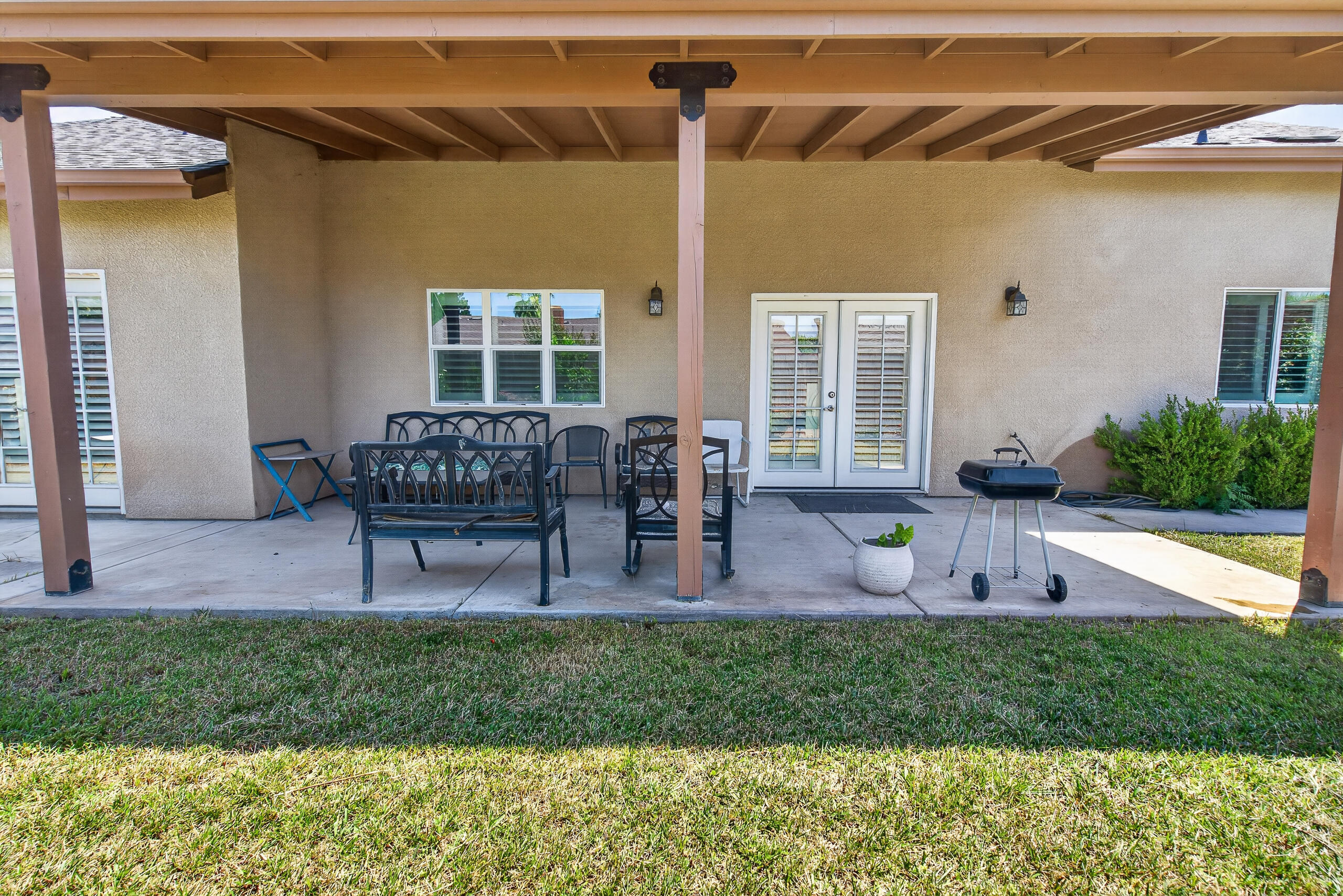 2113 S Columbus Ct, Visalia, CA 93277