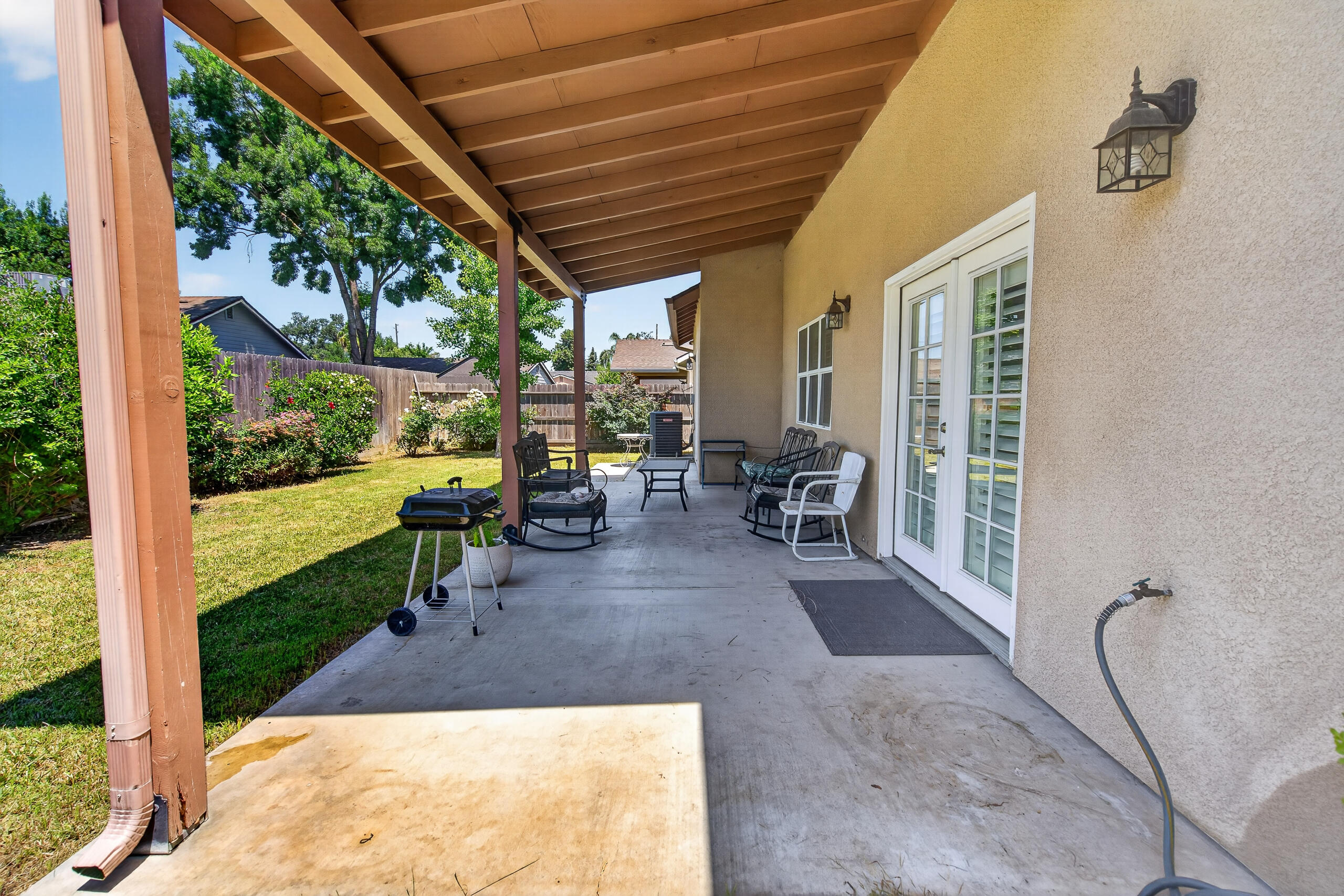 2113 S Columbus Ct, Visalia, CA 93277