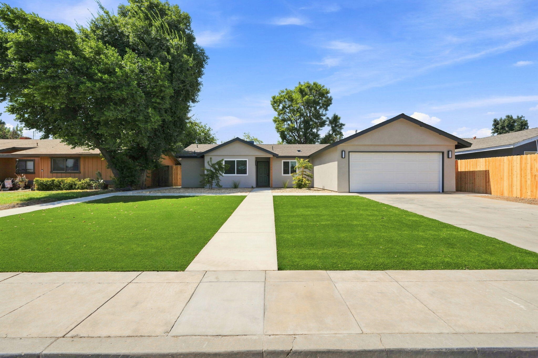 1047 S Noyes St, Visalia, CA 93277