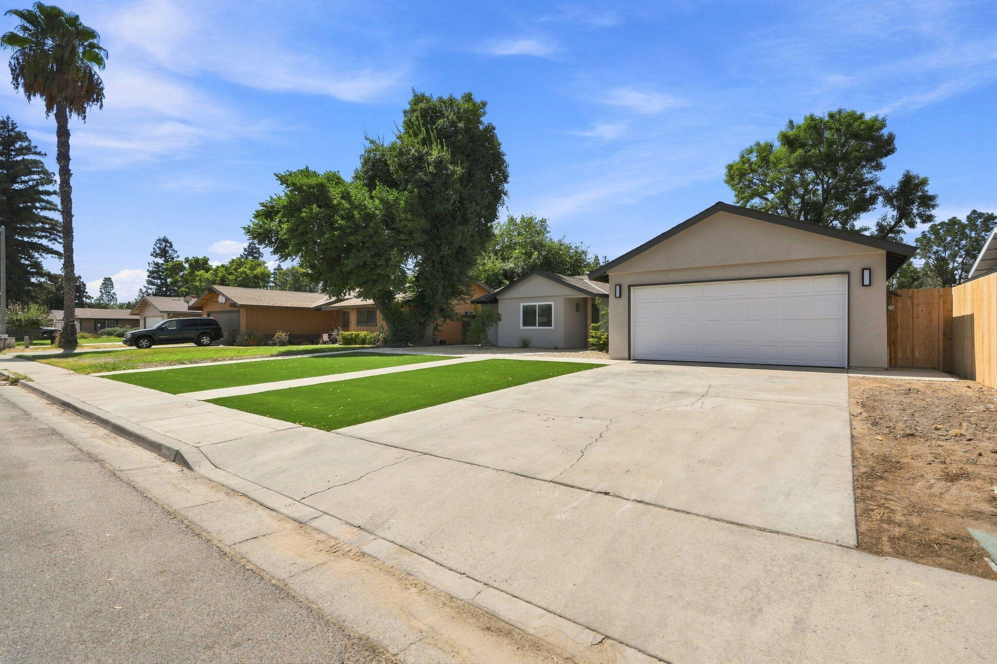 1047 S Noyes St, Visalia, CA 93277