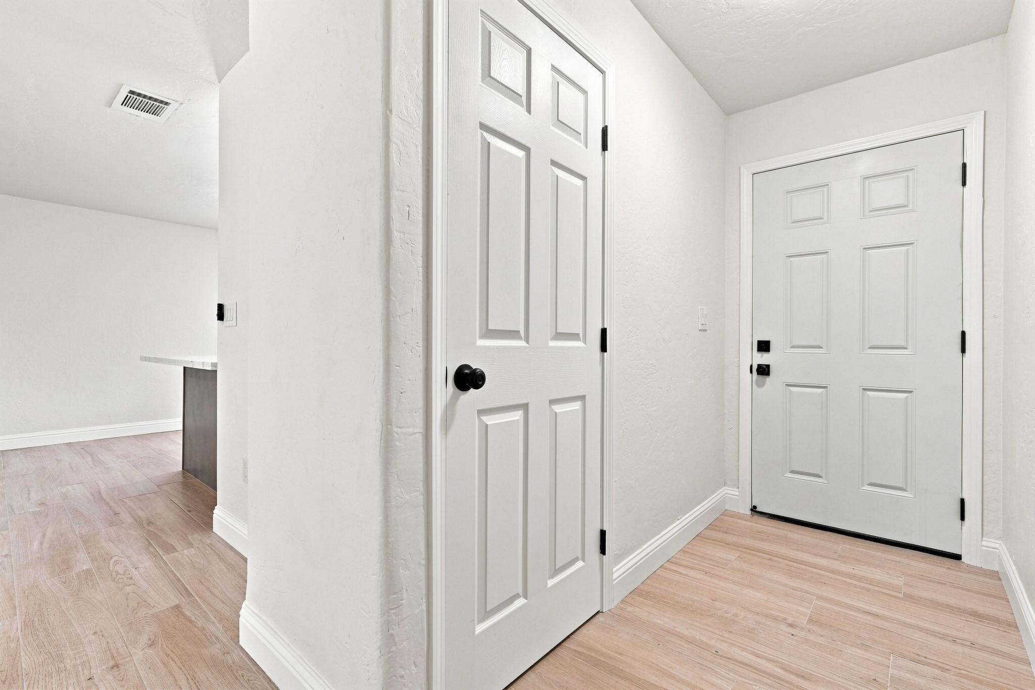 1047 S Noyes St, Visalia, CA 93277