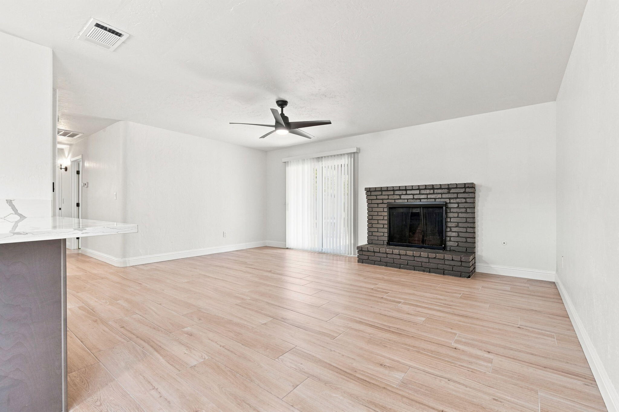 1047 S Noyes St, Visalia, CA 93277