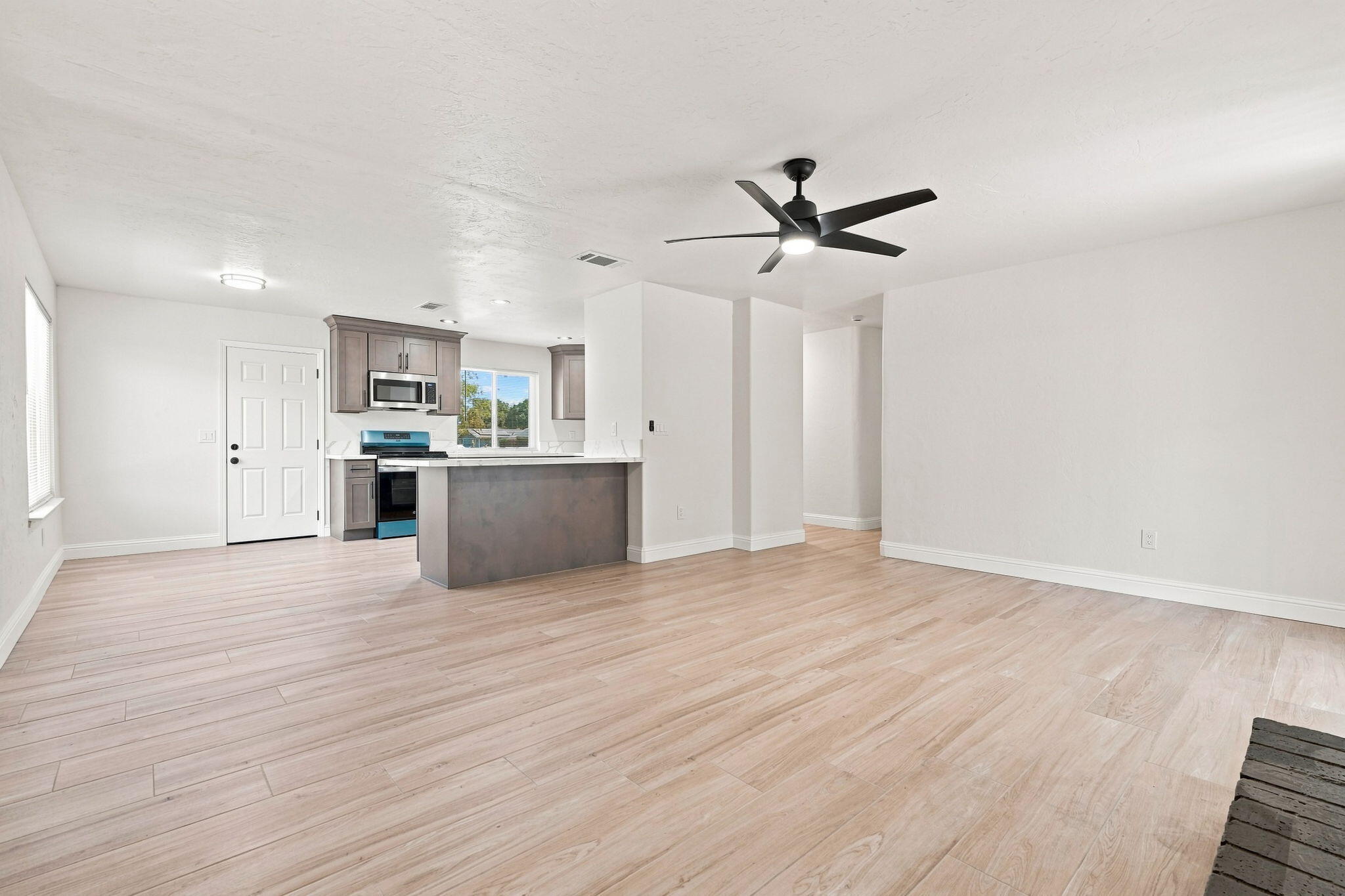 1047 S Noyes St, Visalia, CA 93277