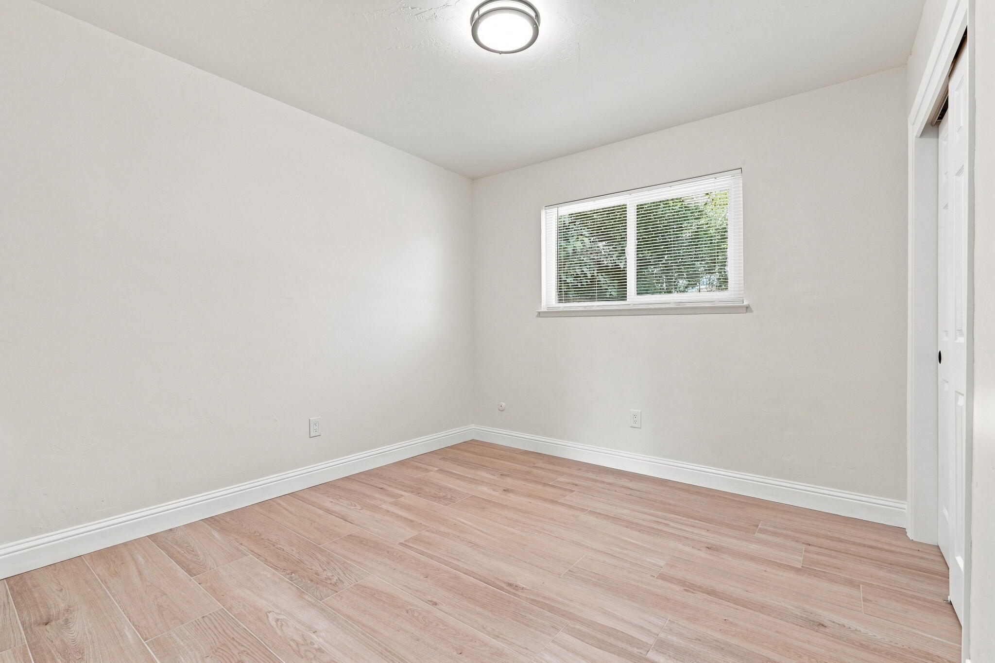 1047 S Noyes St, Visalia, CA 93277