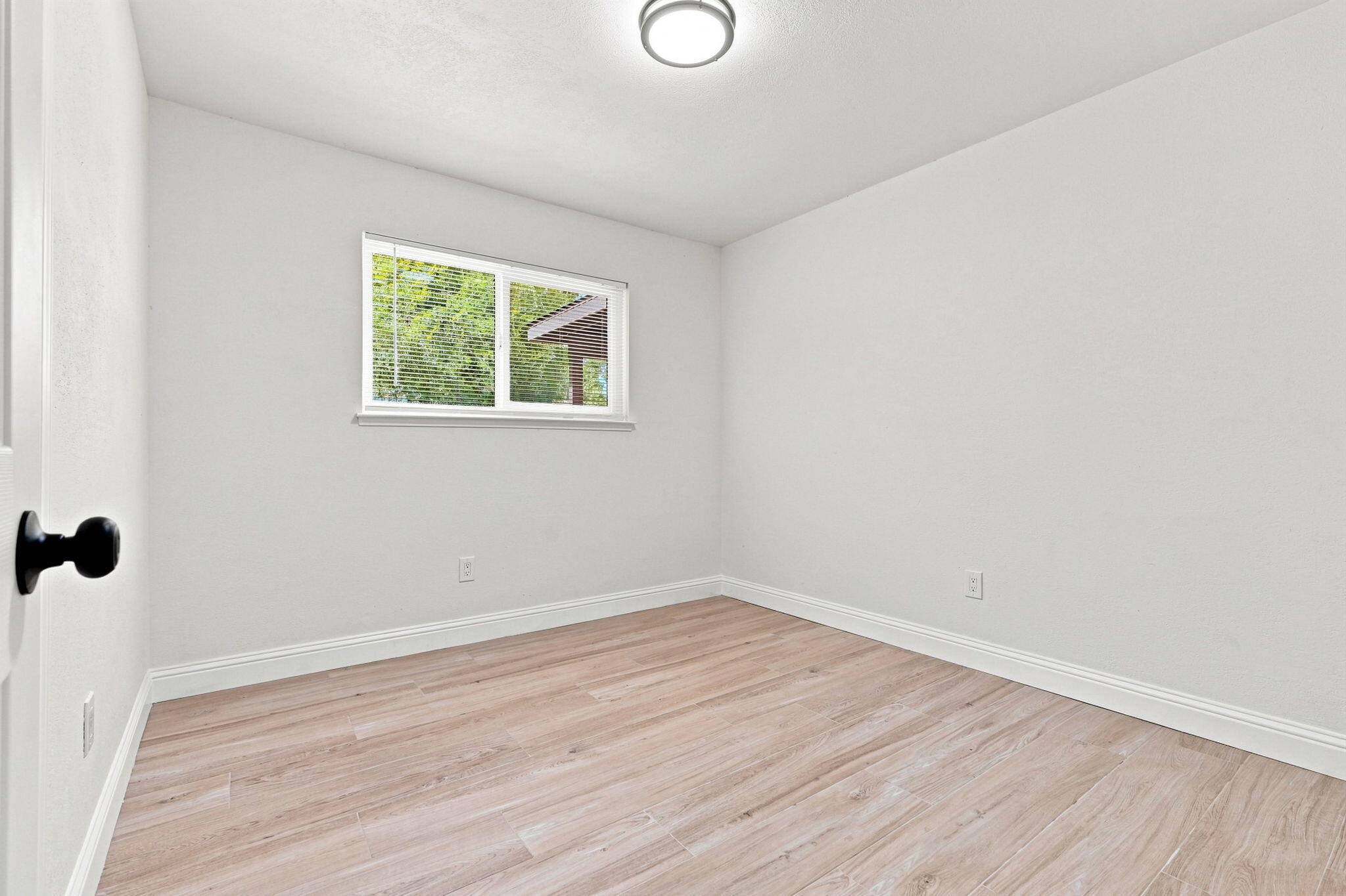 1047 S Noyes St, Visalia, CA 93277
