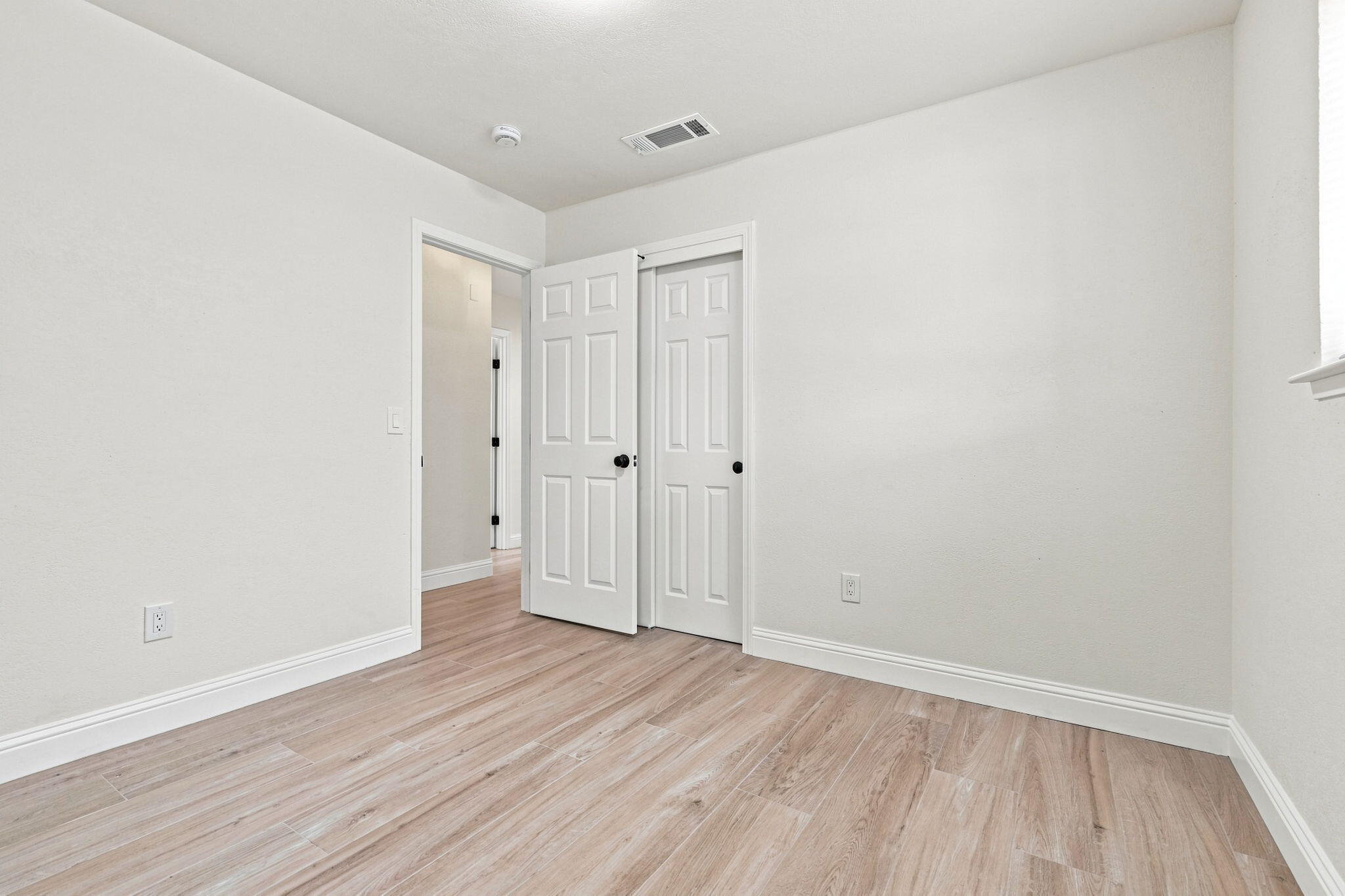 1047 S Noyes St, Visalia, CA 93277