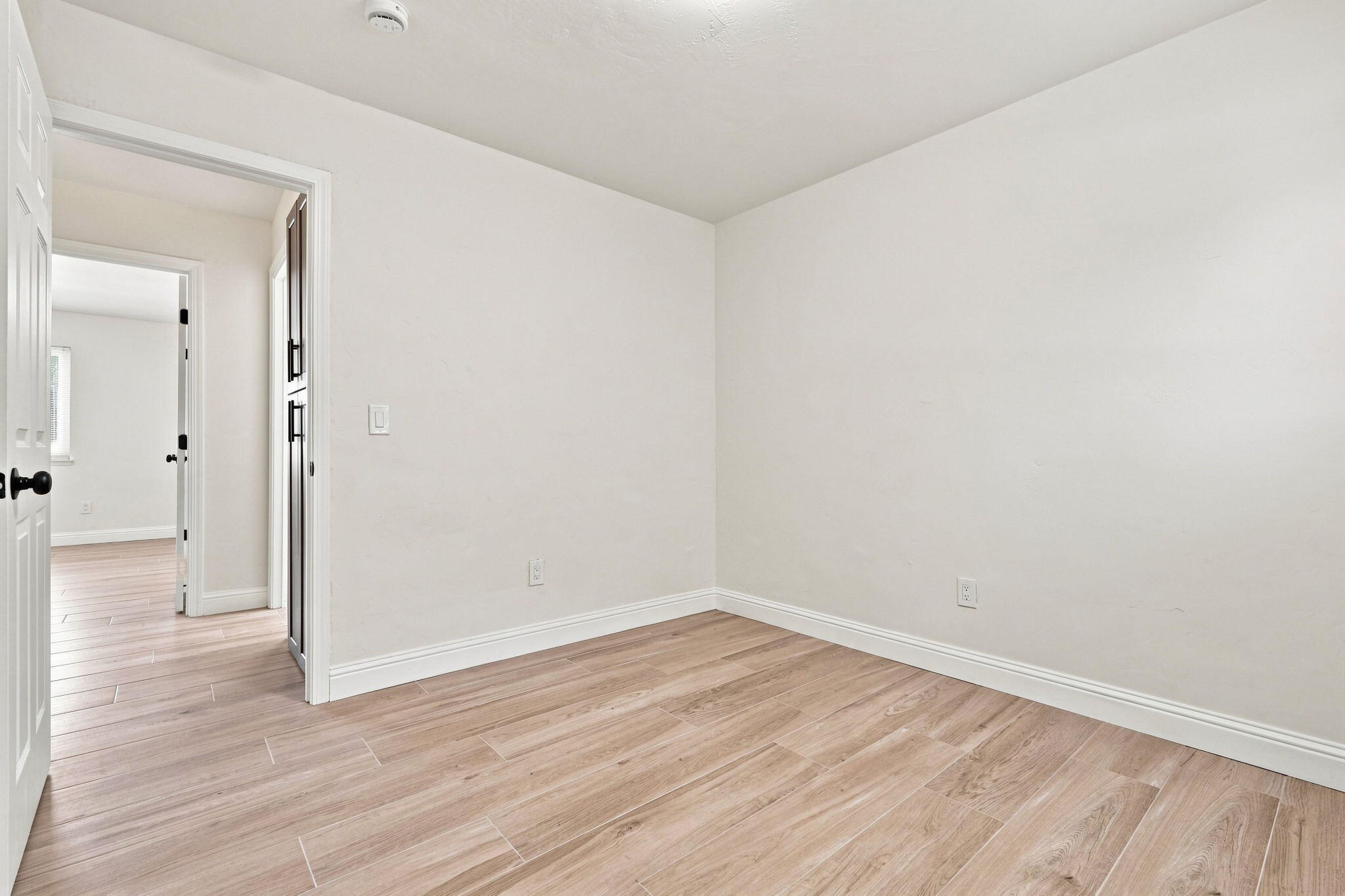 1047 S Noyes St, Visalia, CA 93277