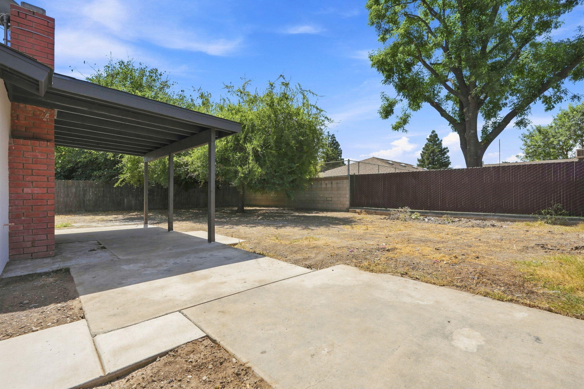1047 S Noyes St, Visalia, CA 93277