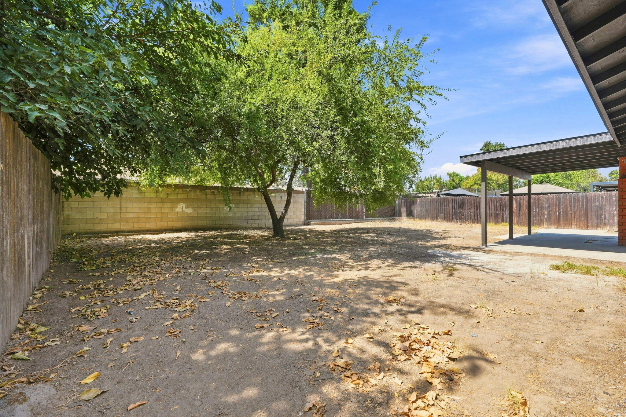 1047 S Noyes St, Visalia, CA 93277