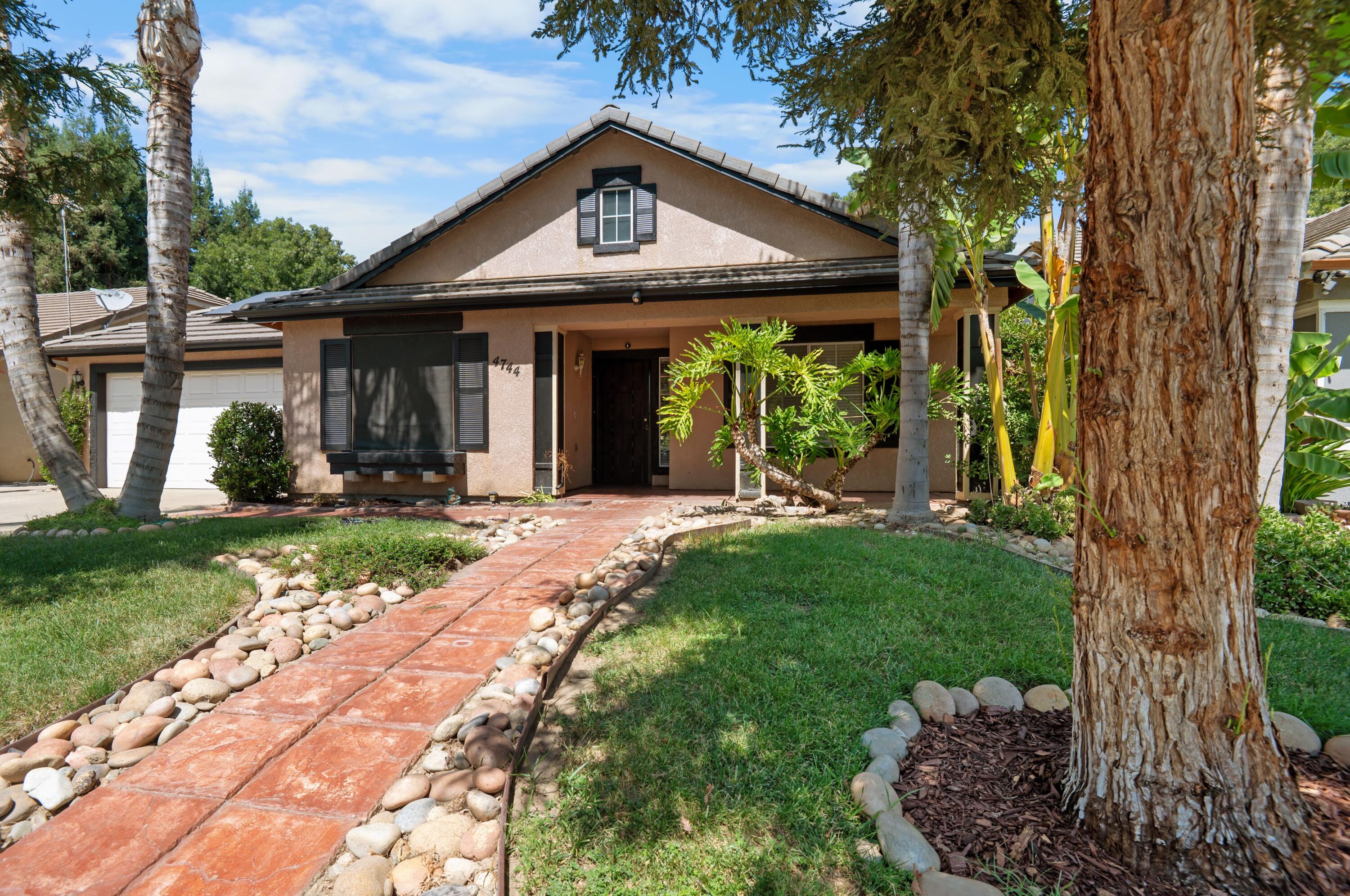 4744 W James Ct, Visalia, CA 93277