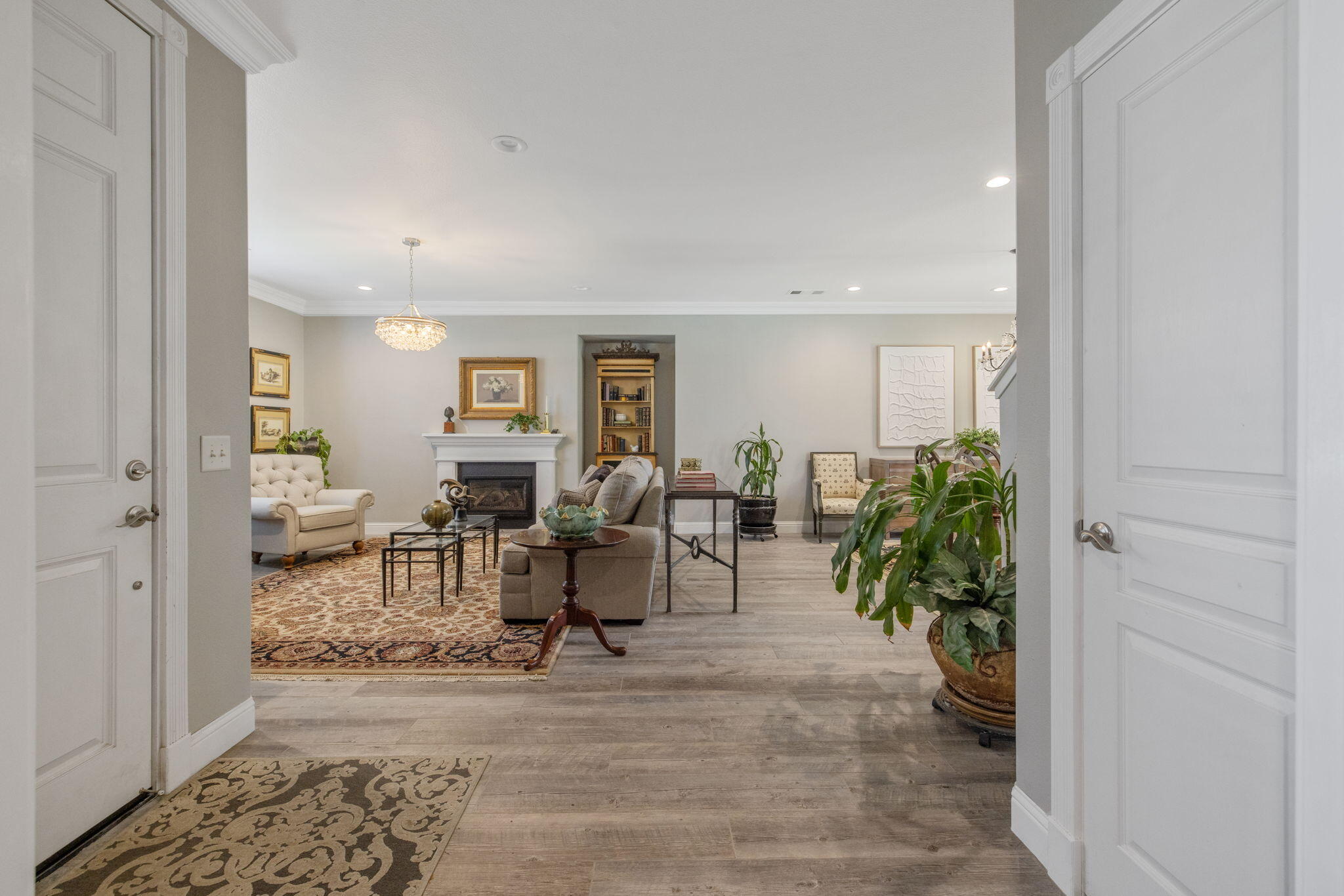 615 W Loyola Ave, Visalia, CA 93277