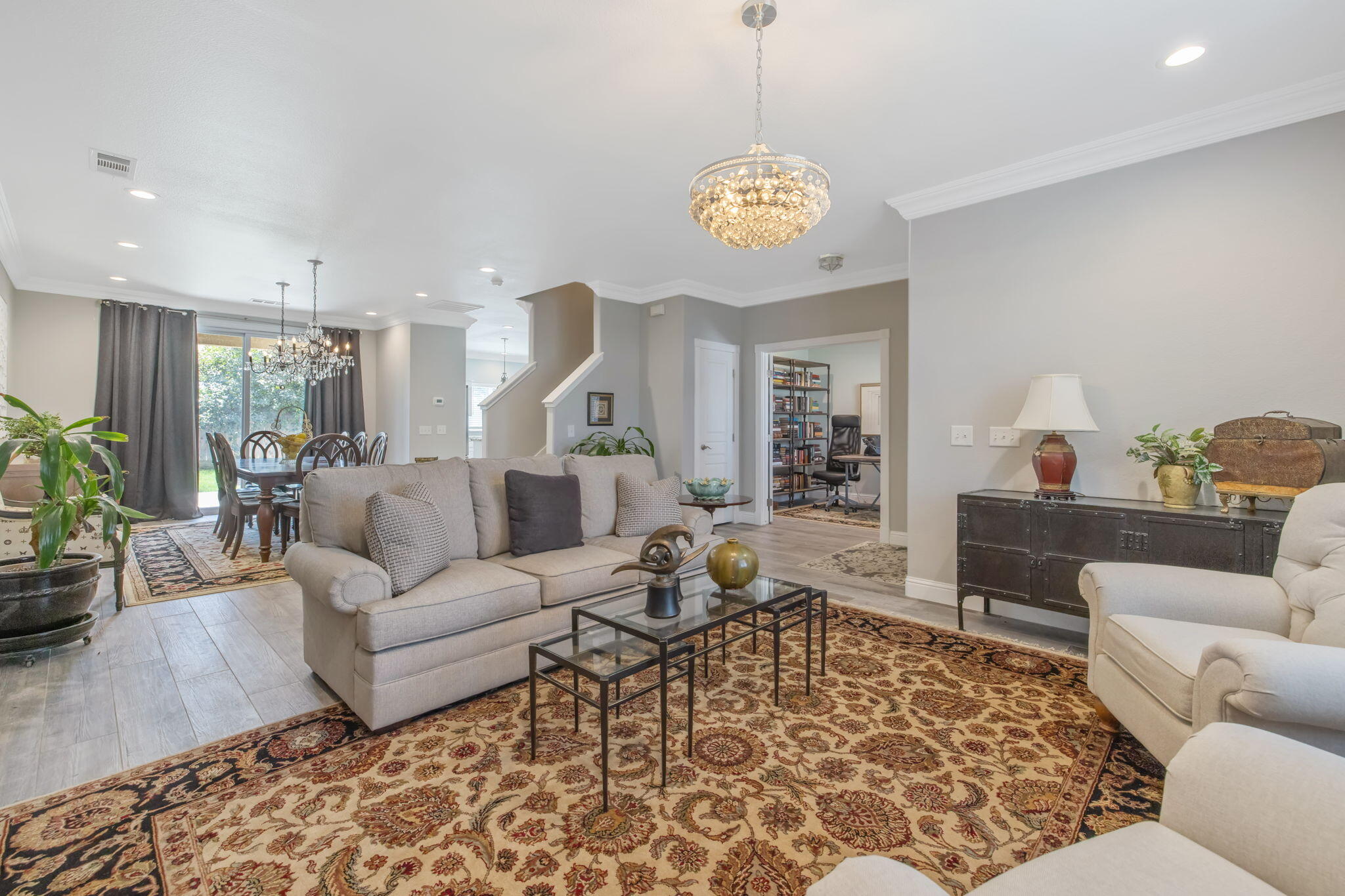 615 W Loyola Ave, Visalia, CA 93277