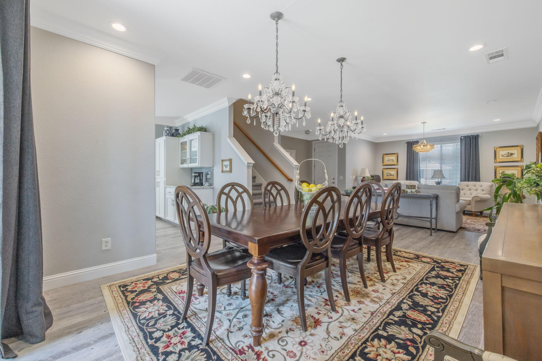 615 W Loyola Ave, Visalia, CA 93277