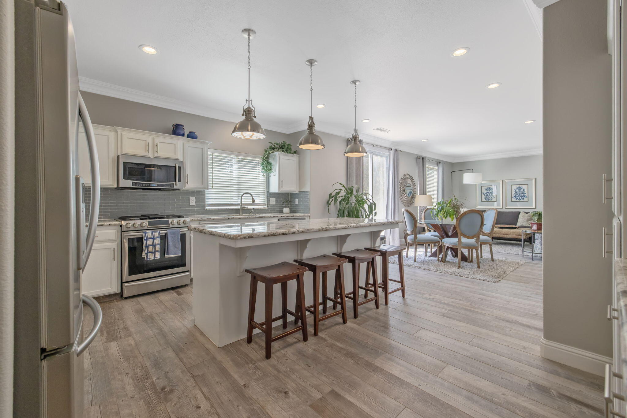 615 W Loyola Ave, Visalia, CA 93277