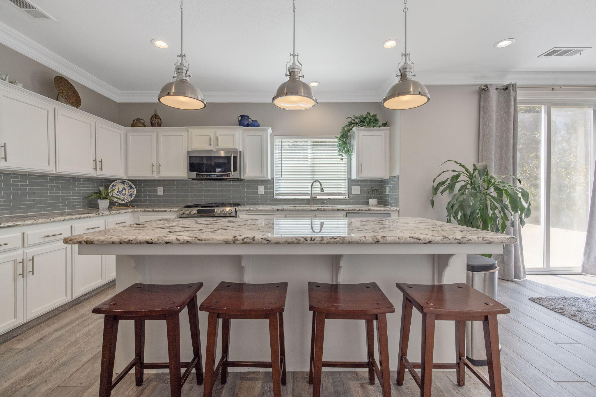 615 W Loyola Ave, Visalia, CA 93277