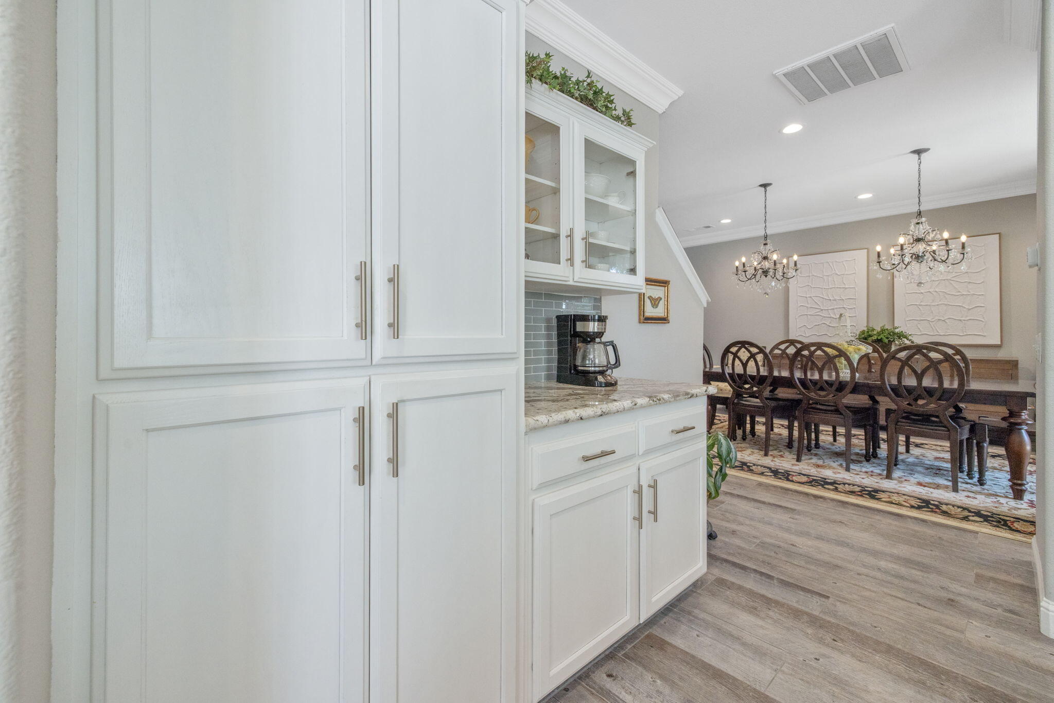 615 W Loyola Ave, Visalia, CA 93277