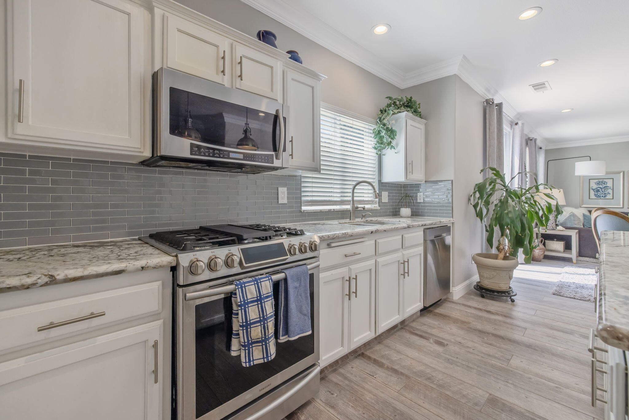 615 W Loyola Ave, Visalia, CA 93277