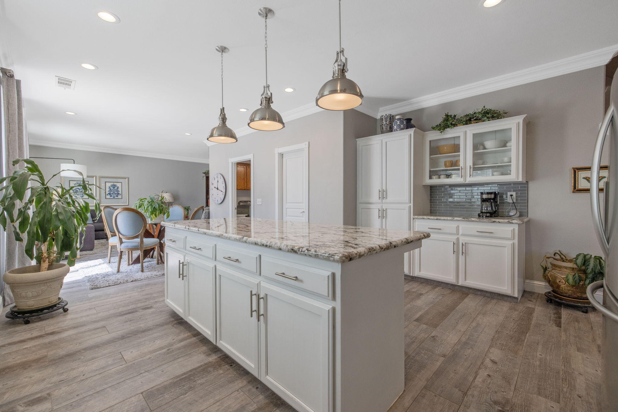 615 W Loyola Ave, Visalia, CA 93277
