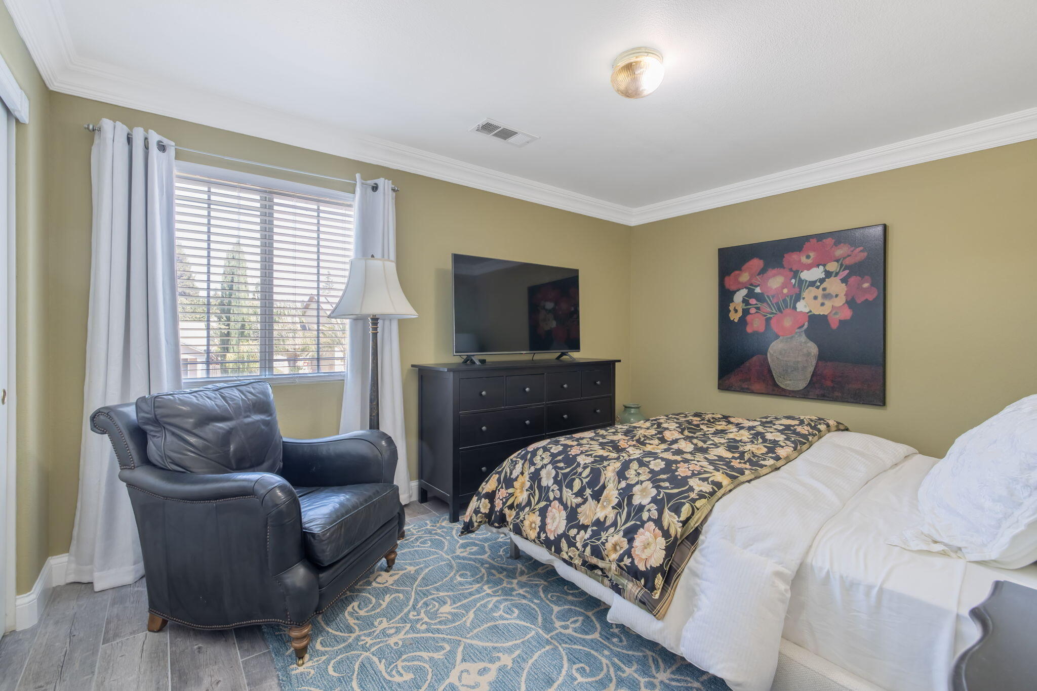 615 W Loyola Ave, Visalia, CA 93277