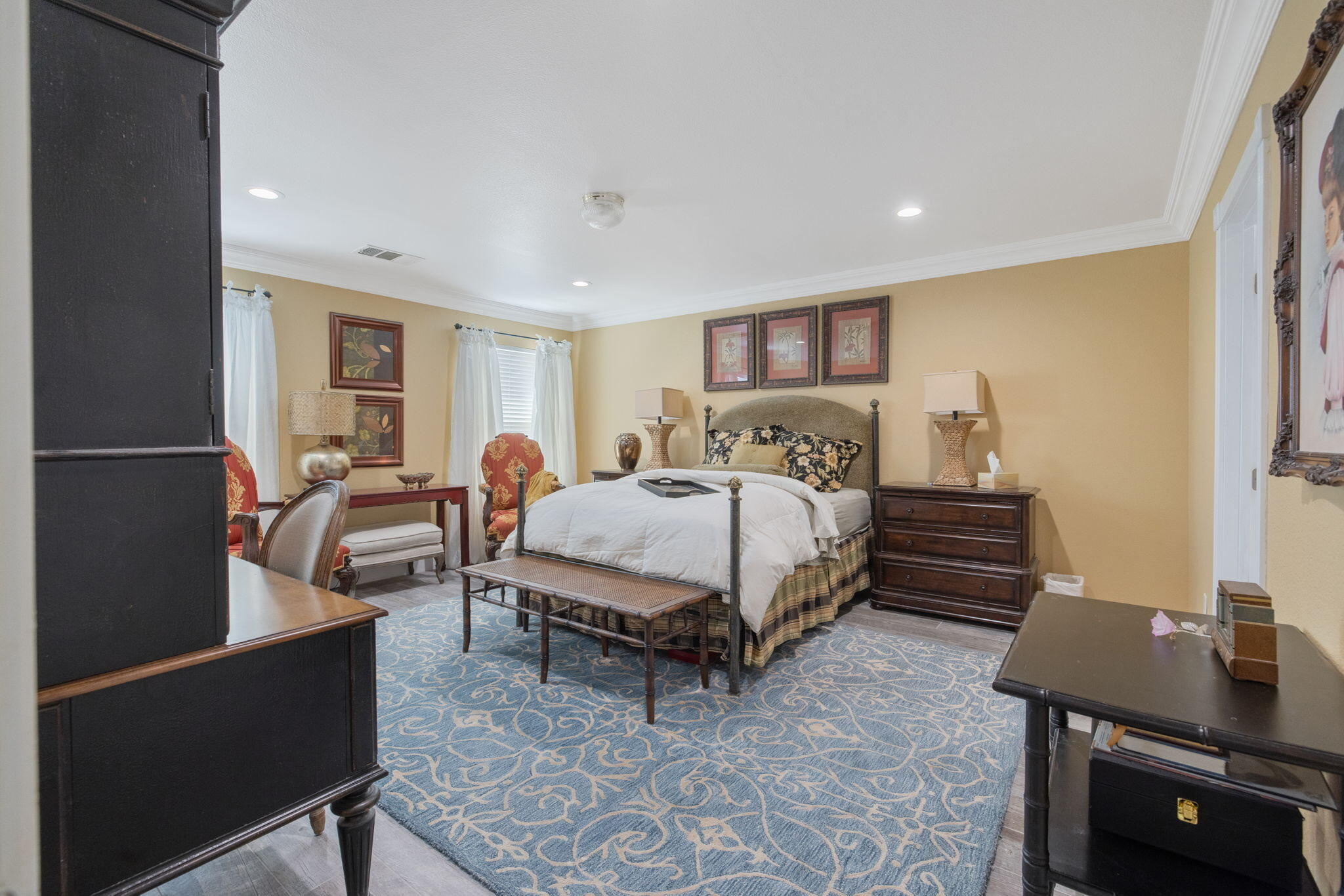 615 W Loyola Ave, Visalia, CA 93277
