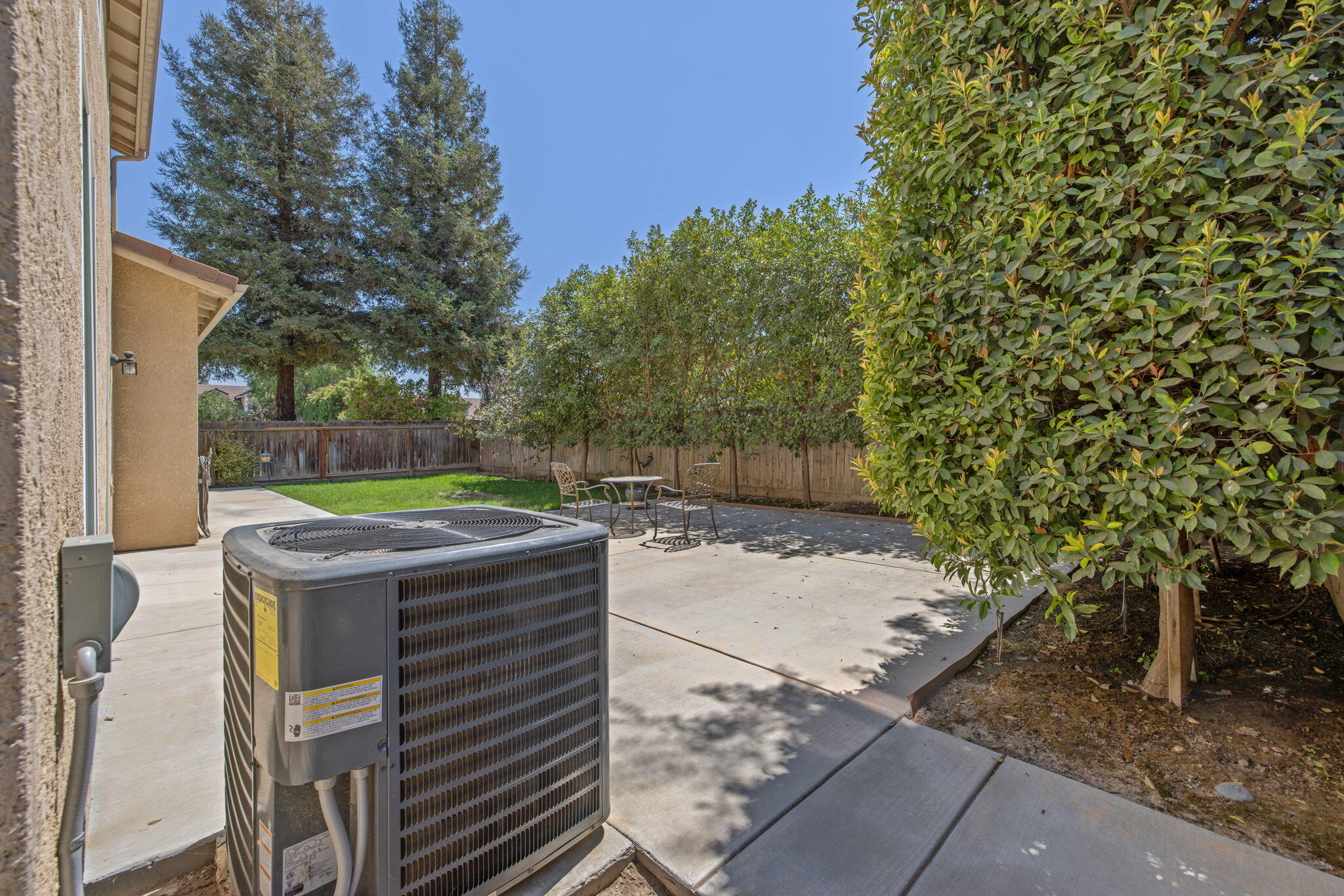615 W Loyola Ave, Visalia, CA 93277