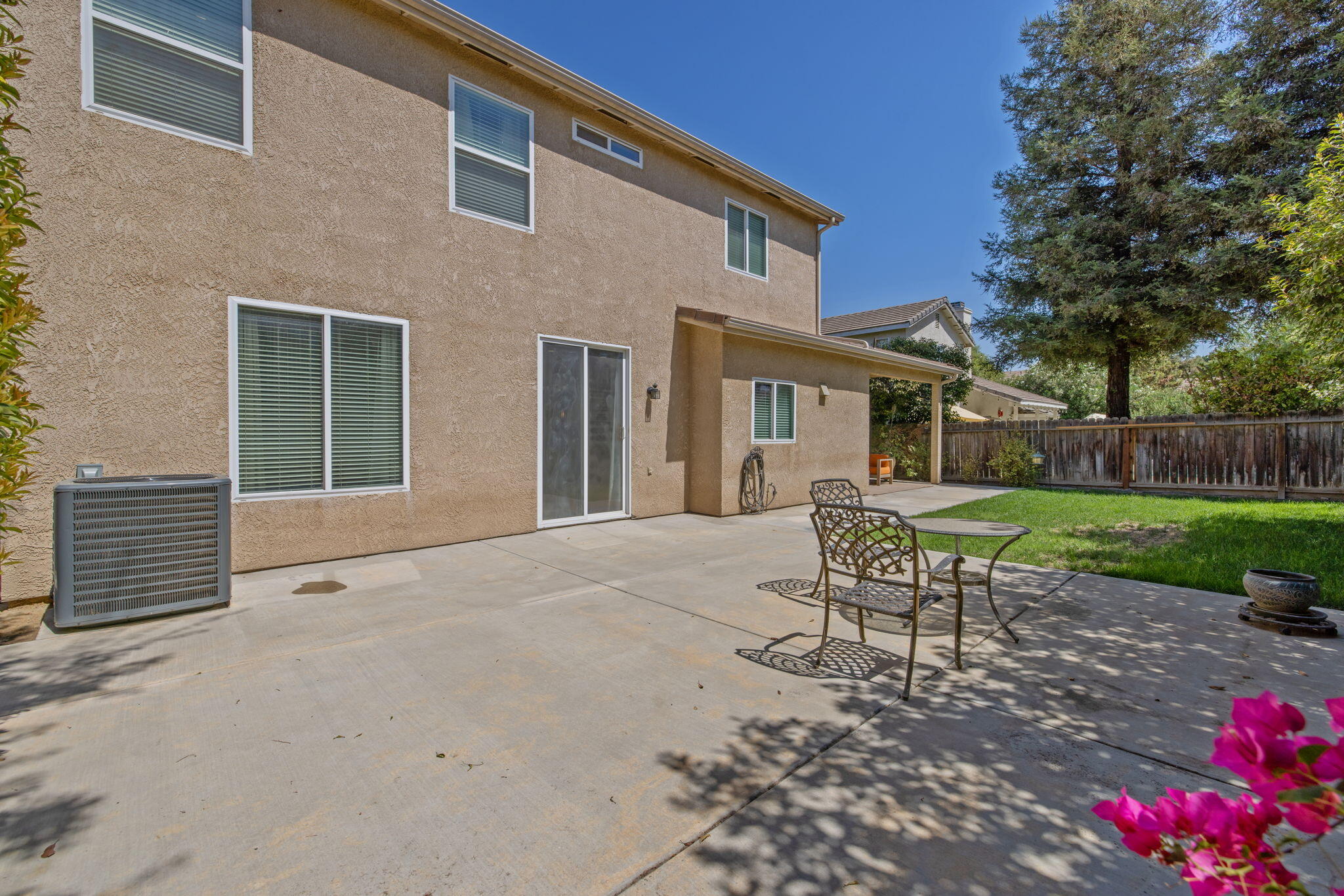 615 W Loyola Ave, Visalia, CA 93277
