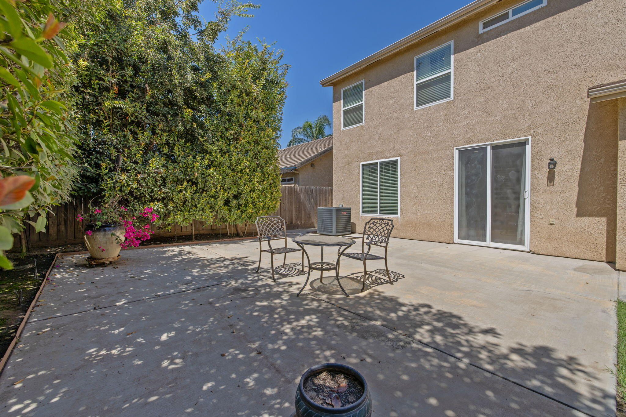 615 W Loyola Ave, Visalia, CA 93277