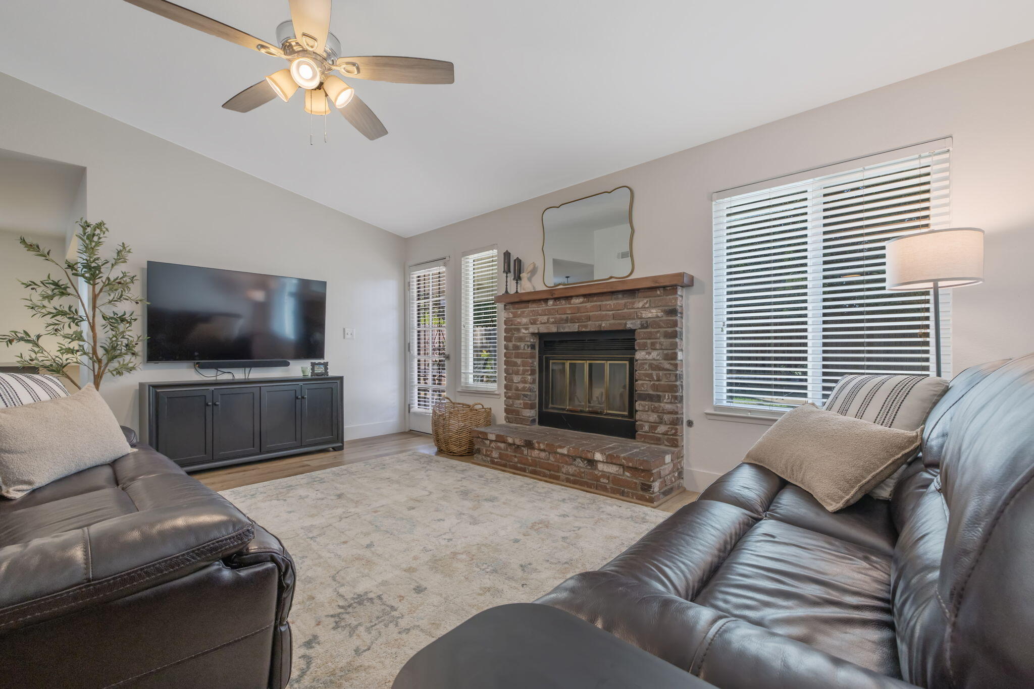 4519 W Feemster Ave, Visalia, CA 93277
