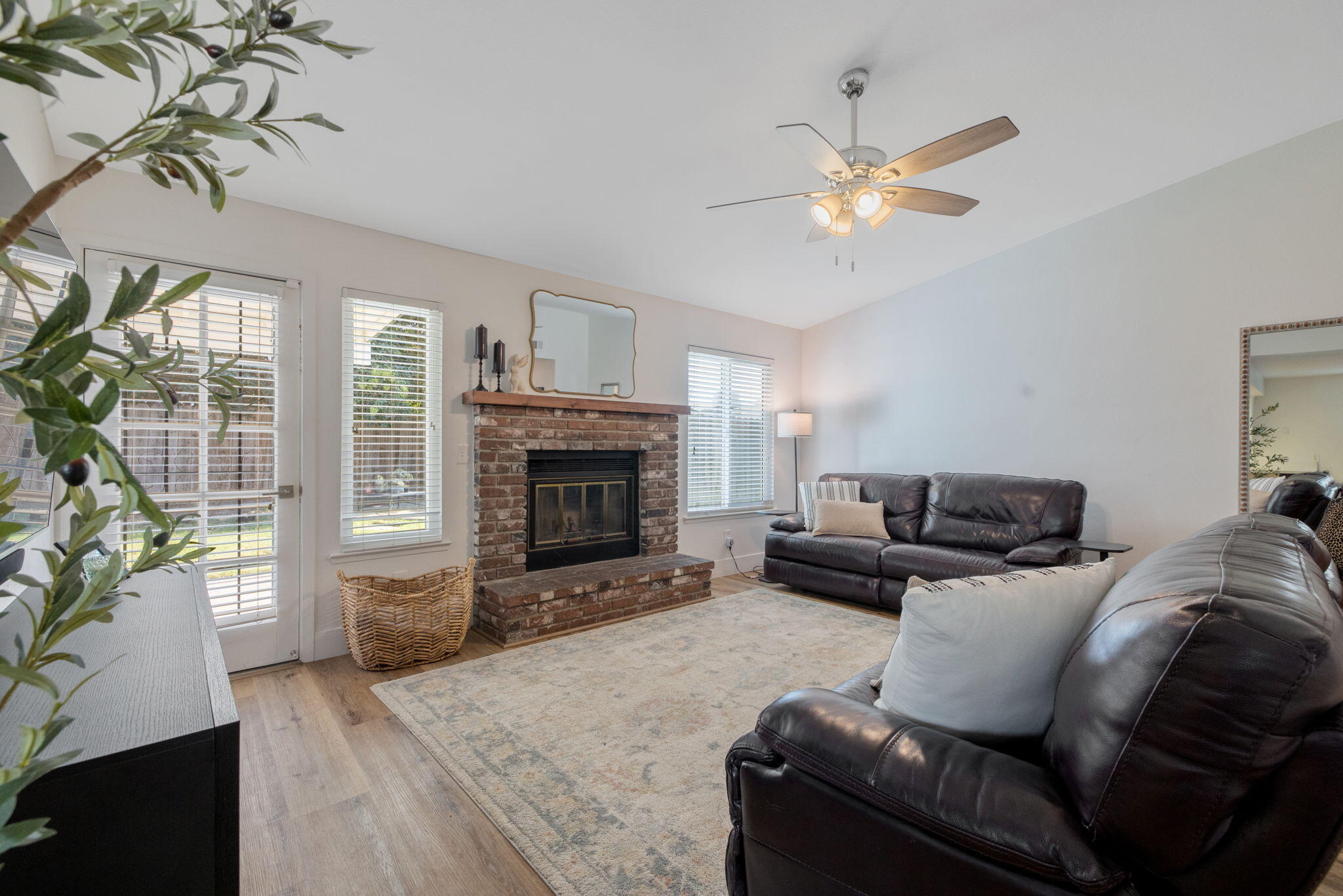 4519 W Feemster Ave, Visalia, CA 93277
